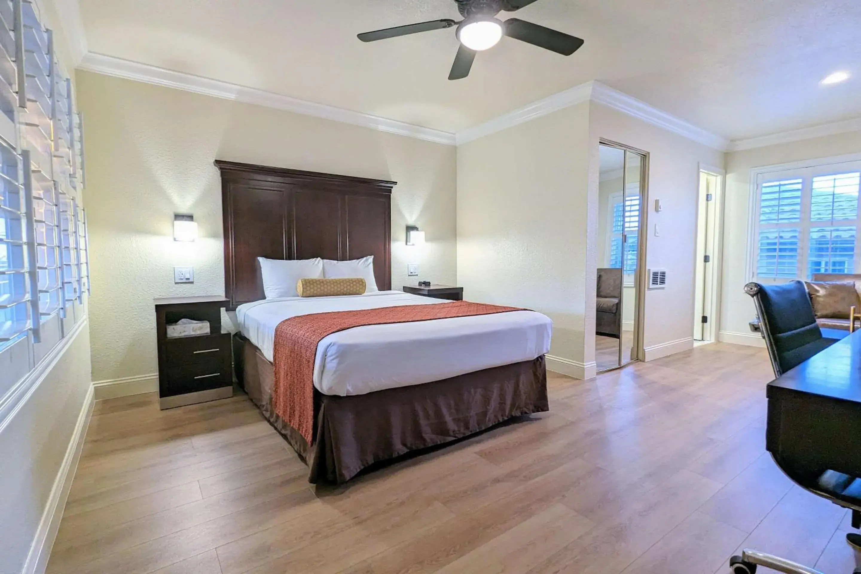 Queen Suite with Sofa Bed - Non-Smoking in Clarion Collection Wilkie's Inn Pacific Grove - Monterey Queen Suite with Sofa Bed - Non-Smoking in Clarion Collection Wilkie's Inn Pacific Grove - Monterey