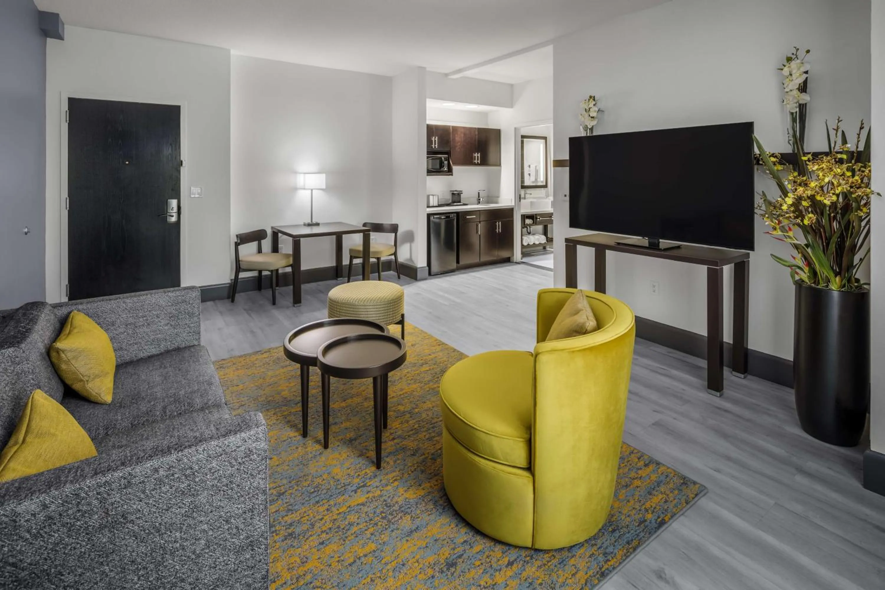 Living room in Holiday Inn Sarasota-Airport