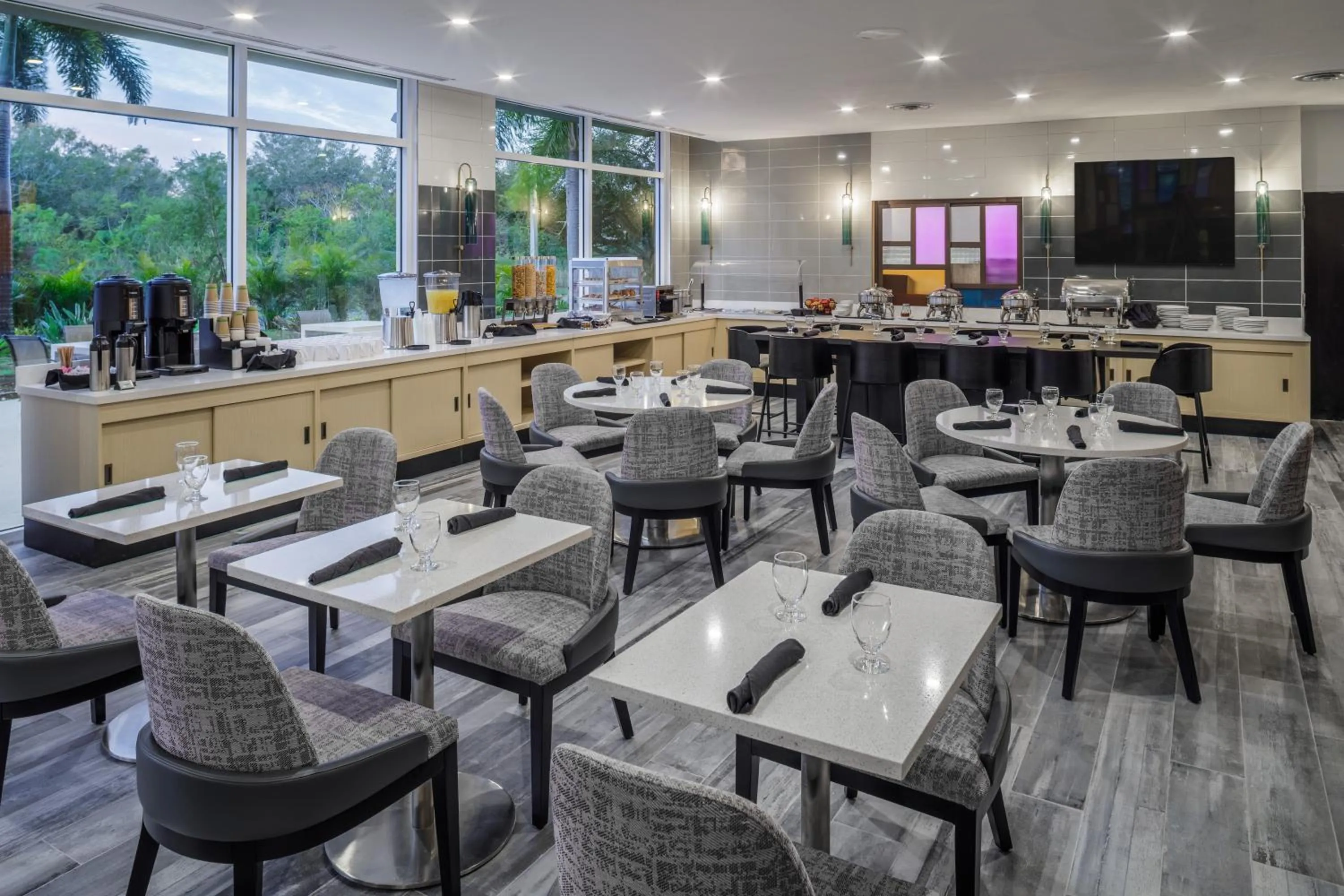 Restaurant/places to eat in Holiday Inn Sarasota-Airport