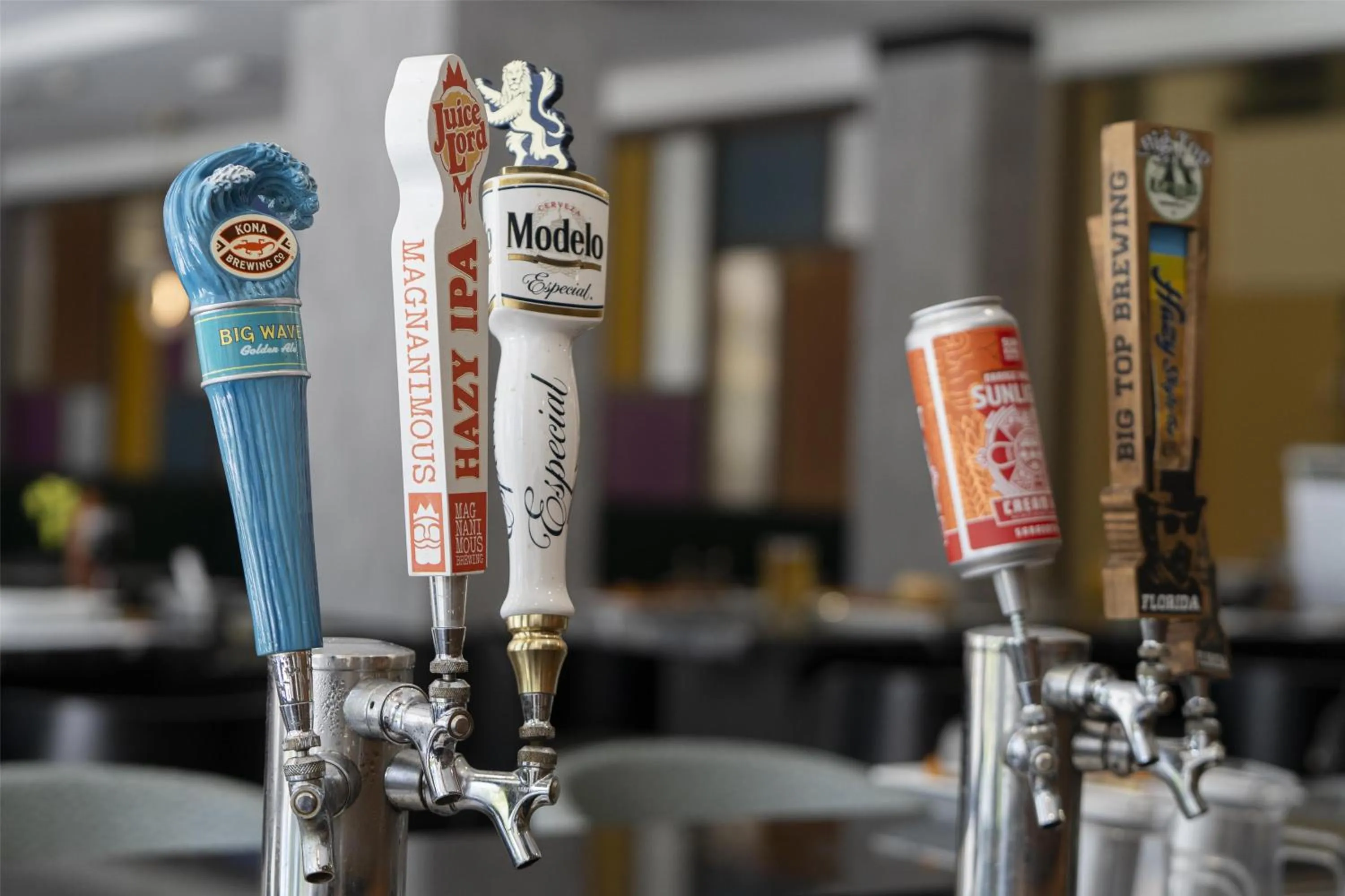 Lounge or bar in DoubleTree by Hilton Sarasota Bradenton Airport