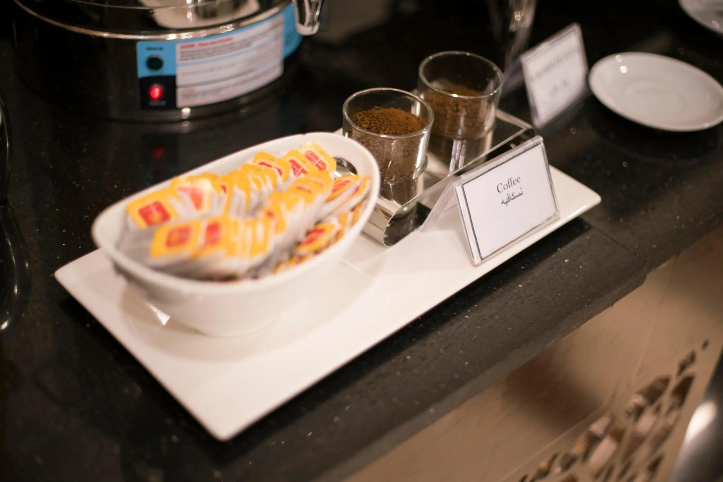 Restaurant/places to eat in Dweik Hotel 2