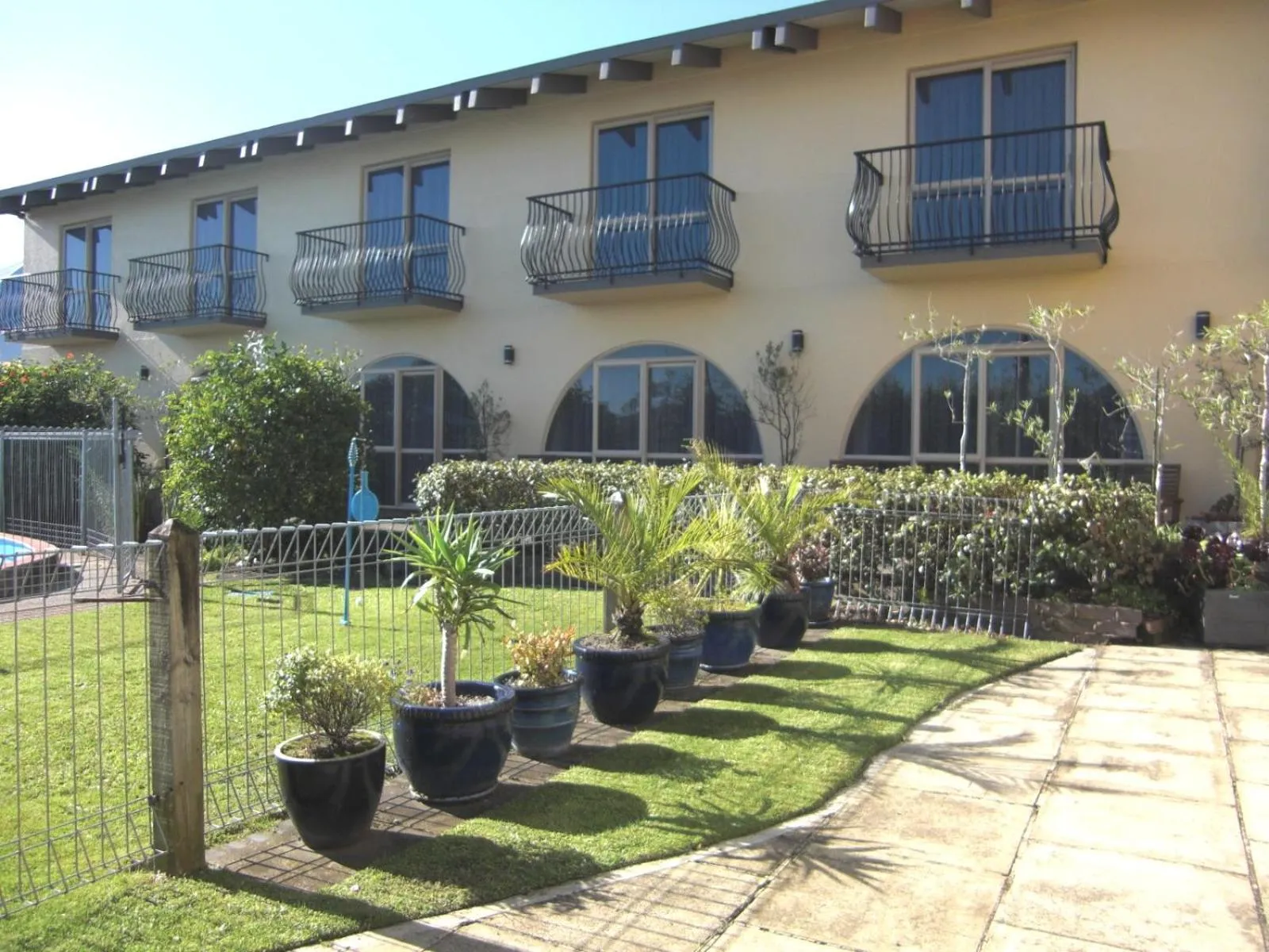 Garden in 299 On Devon West