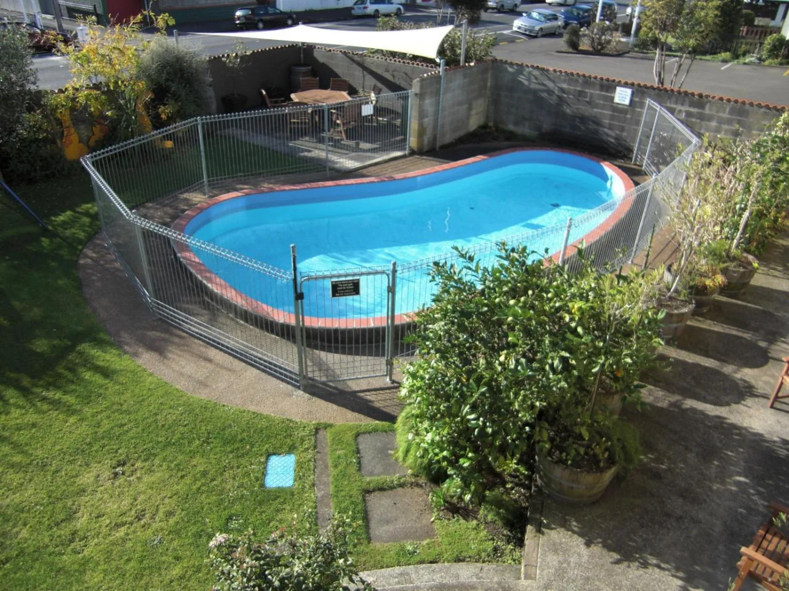 Swimming pool in 299 On Devon West