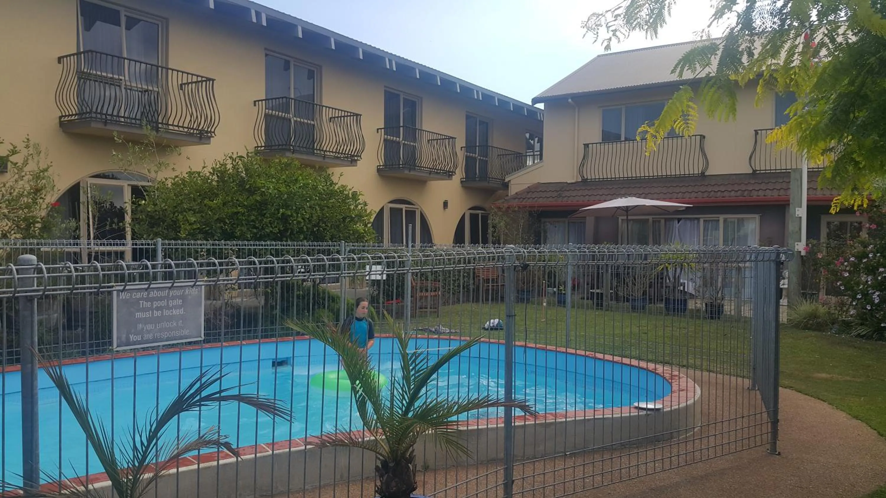 Garden in 299 On Devon West