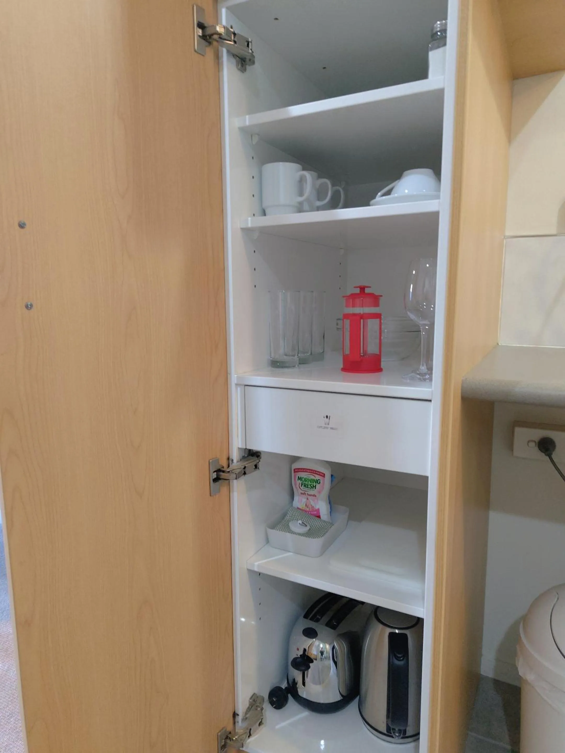 Coffee/tea facilities in Landmark Manor