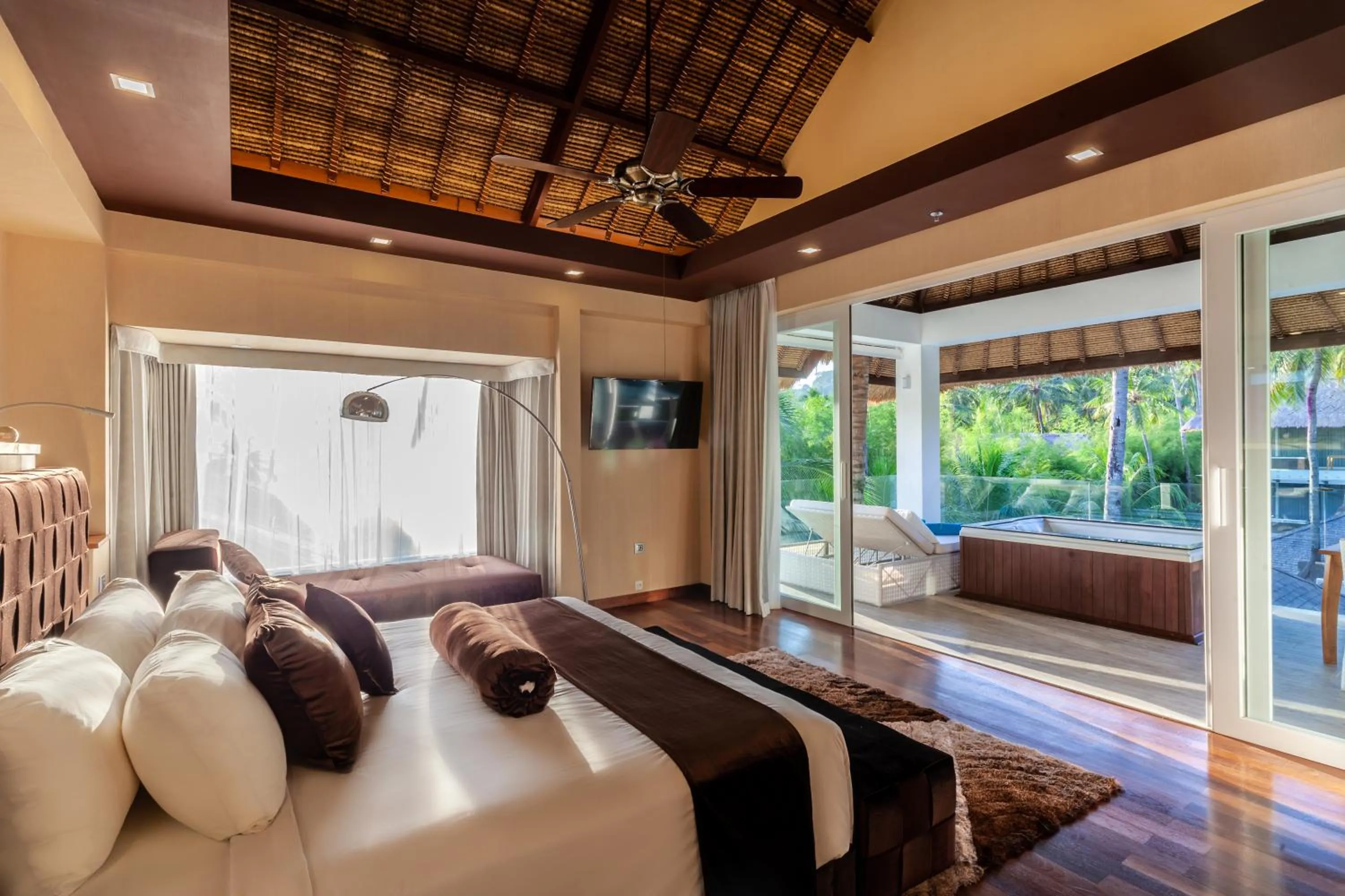 Photo of the whole room in Seven Secrets by Hanging Gardens