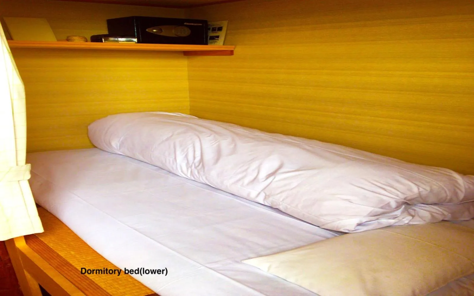 Photo of the whole room, Bed in Niseko Tabi-tsumugi Backpackers