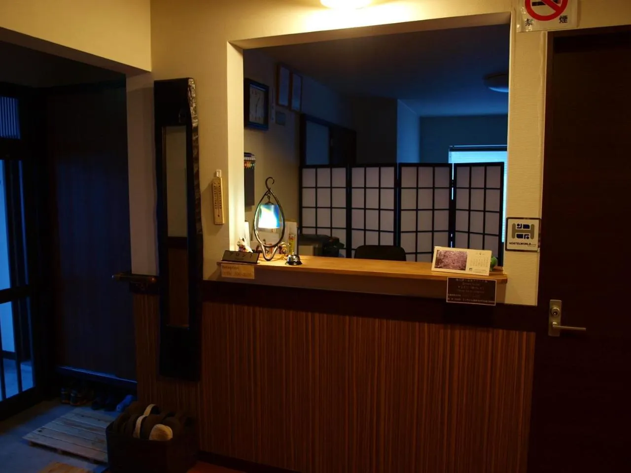 Lobby or reception in Niseko Tabi-tsumugi Backpackers