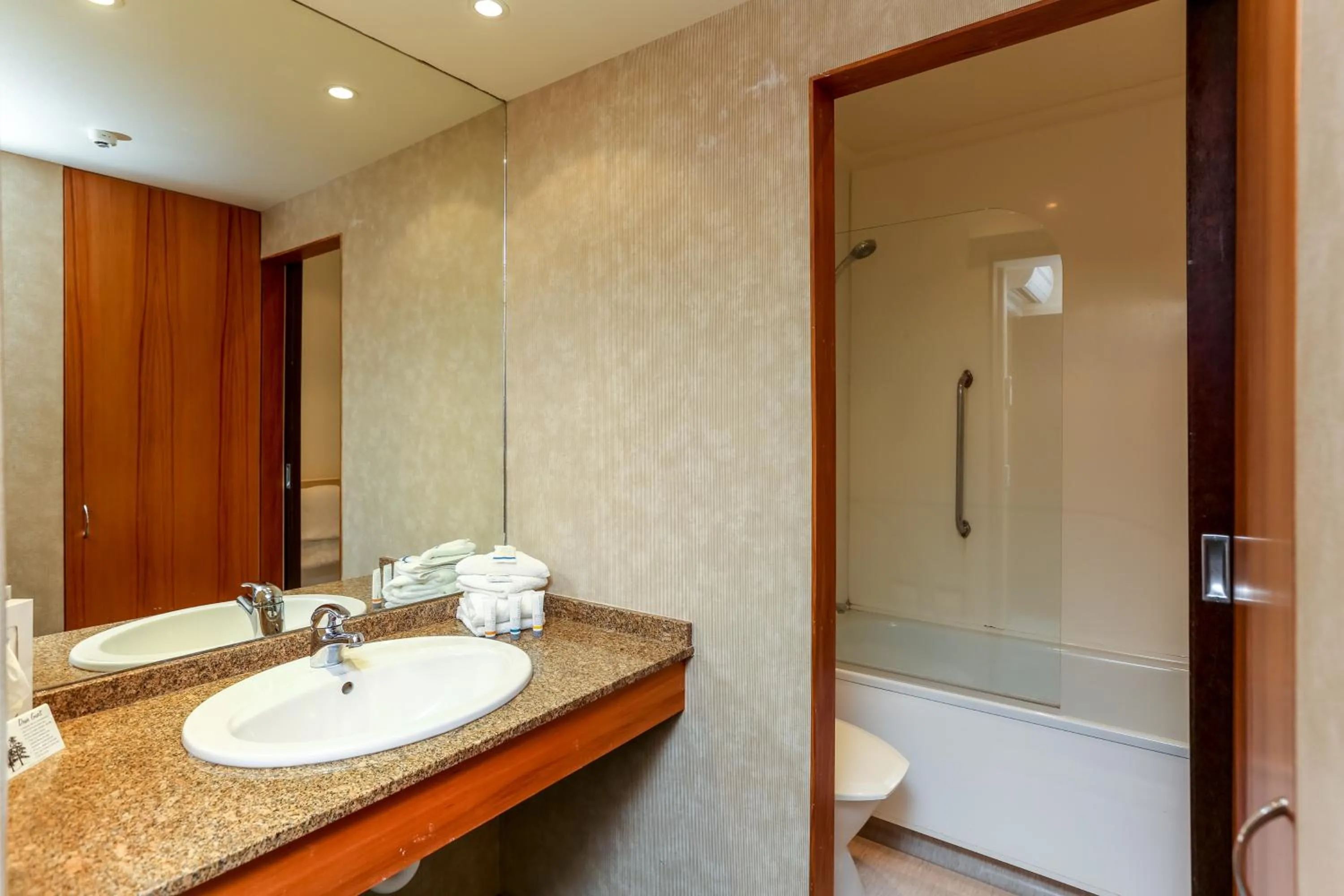 Bathroom in Plymouth International