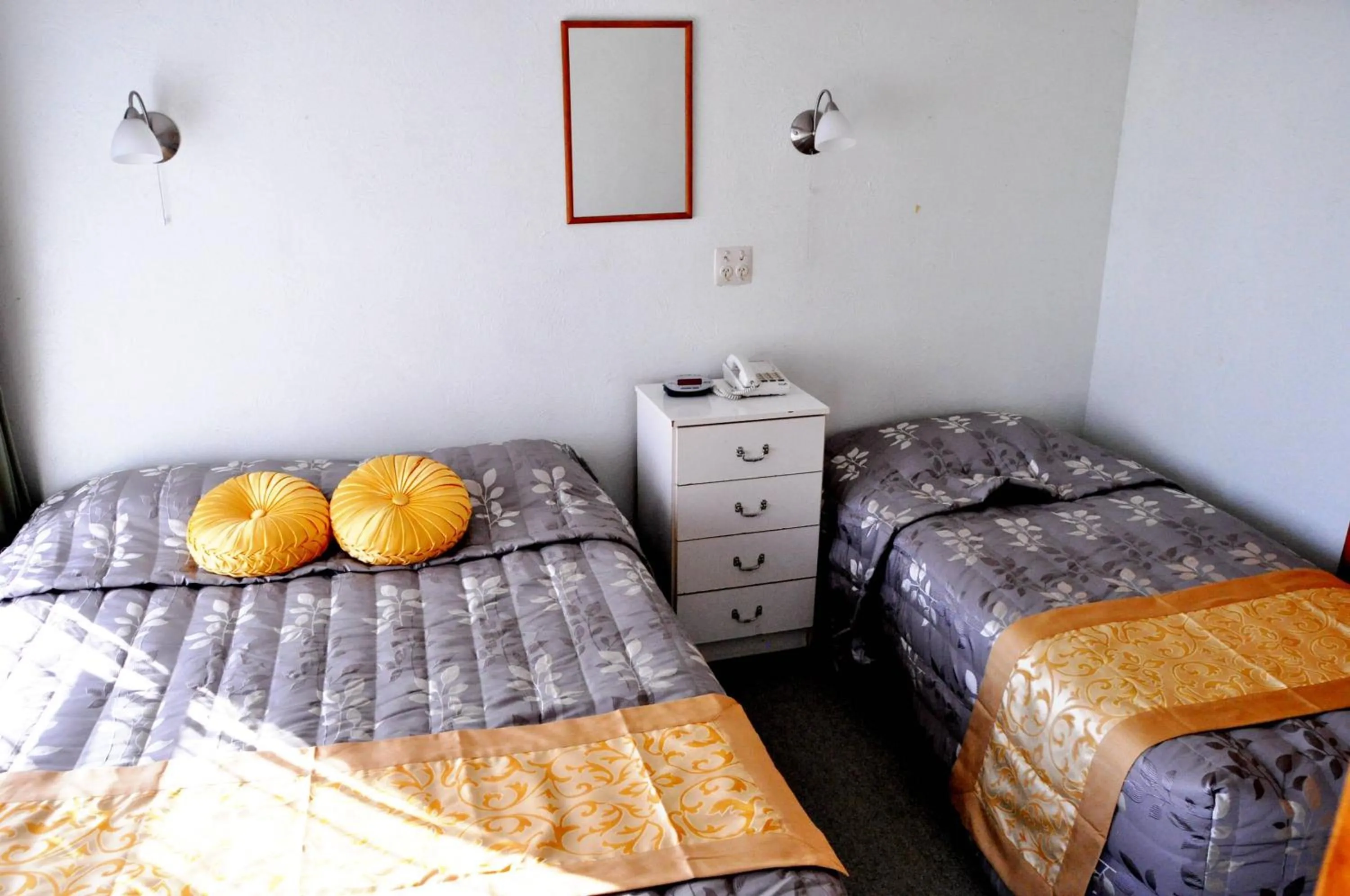 Bedroom, Bed in Braemar Motor Inn