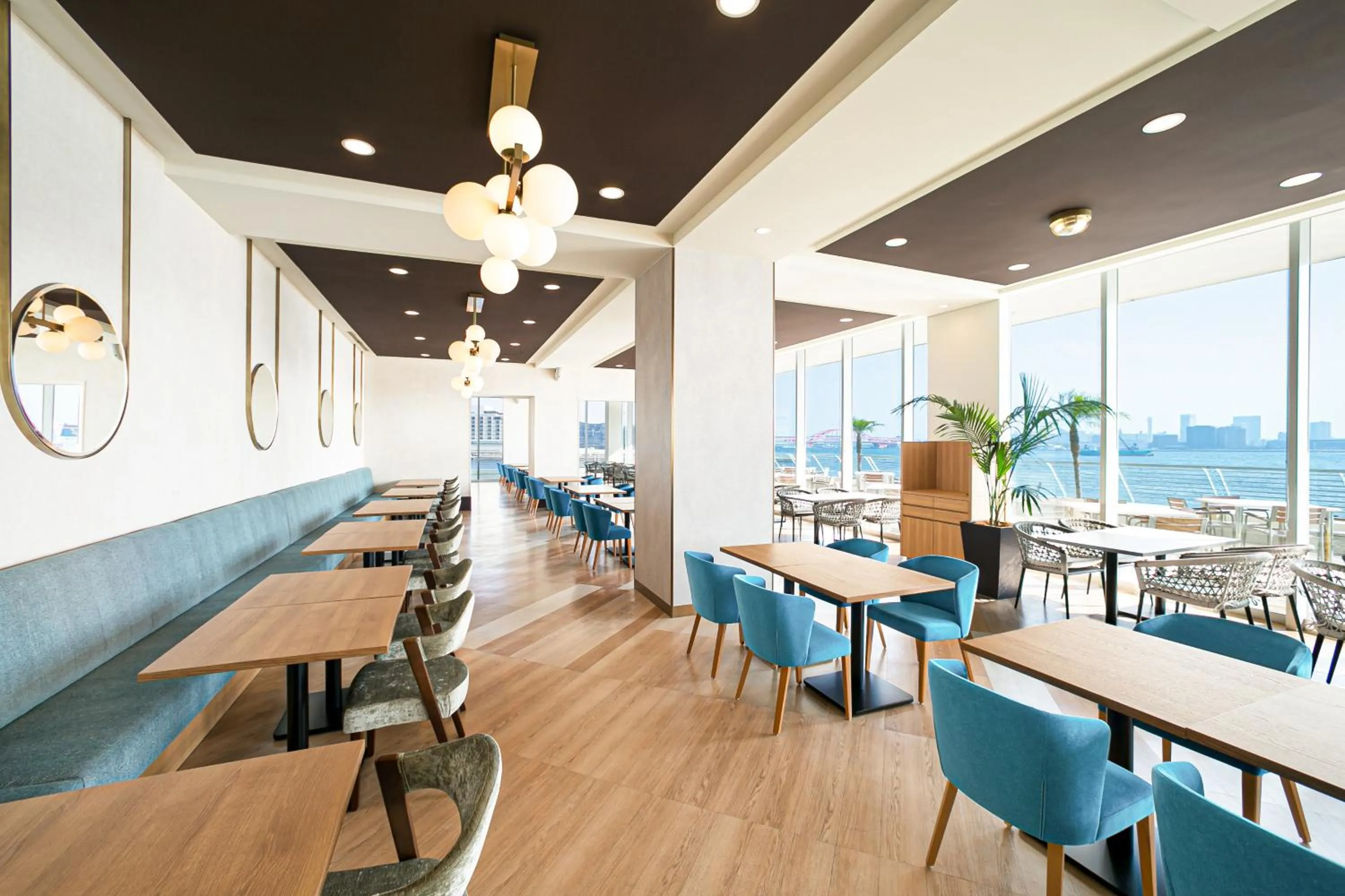 Restaurant/places to eat in Kobe Meriken Park Oriental Hotel