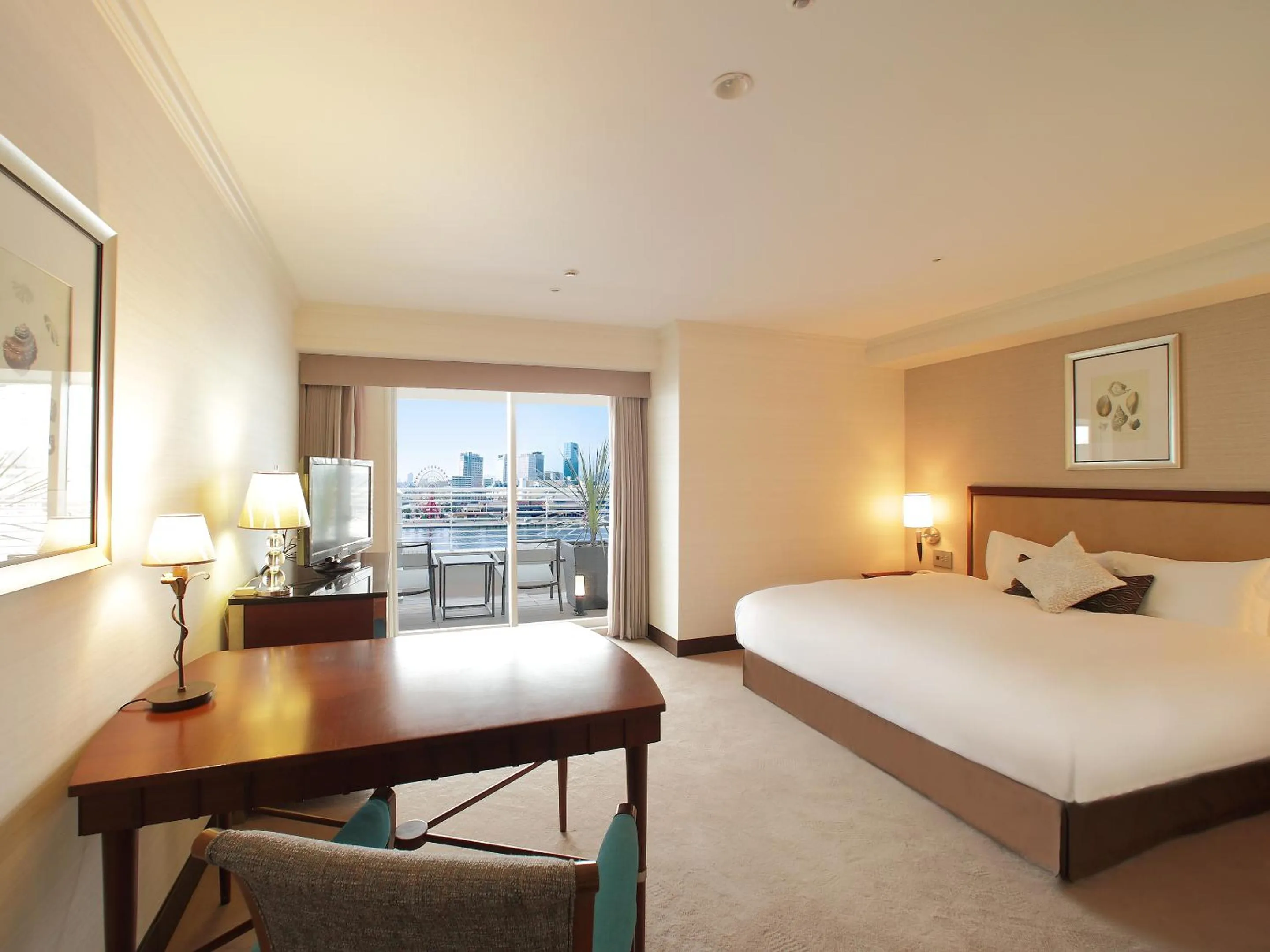 Photo of the whole room, Bed in Kobe Meriken Park Oriental Hotel