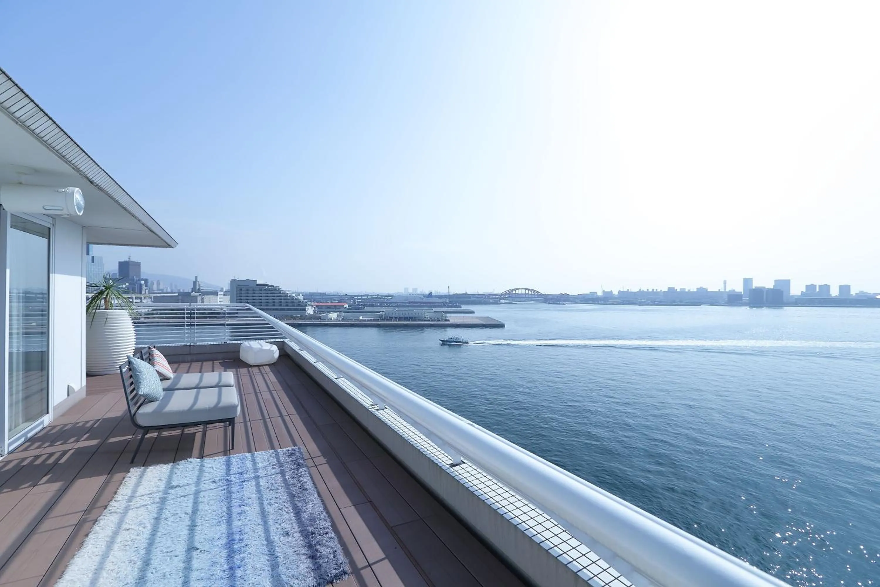 Balcony/Terrace in Kobe Meriken Park Oriental Hotel
