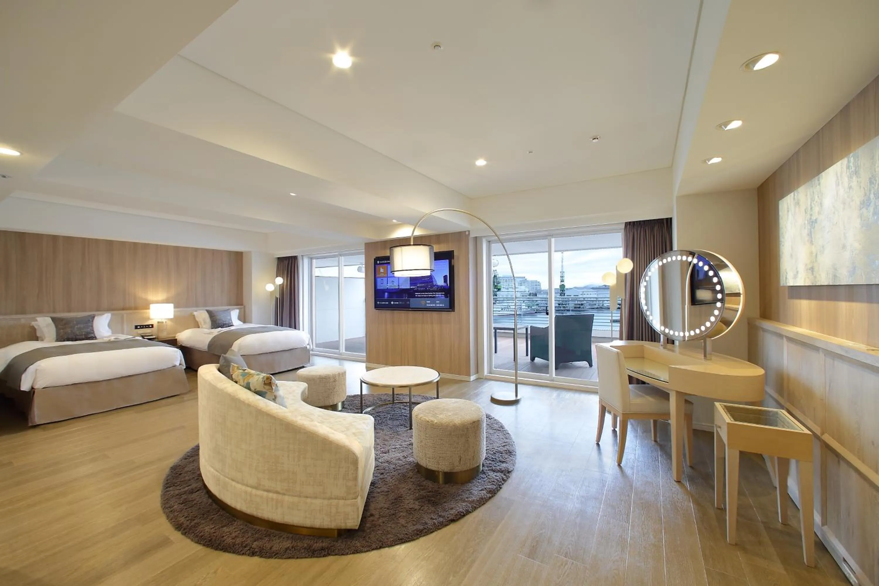 Photo of the whole room, Bed in Kobe Meriken Park Oriental Hotel