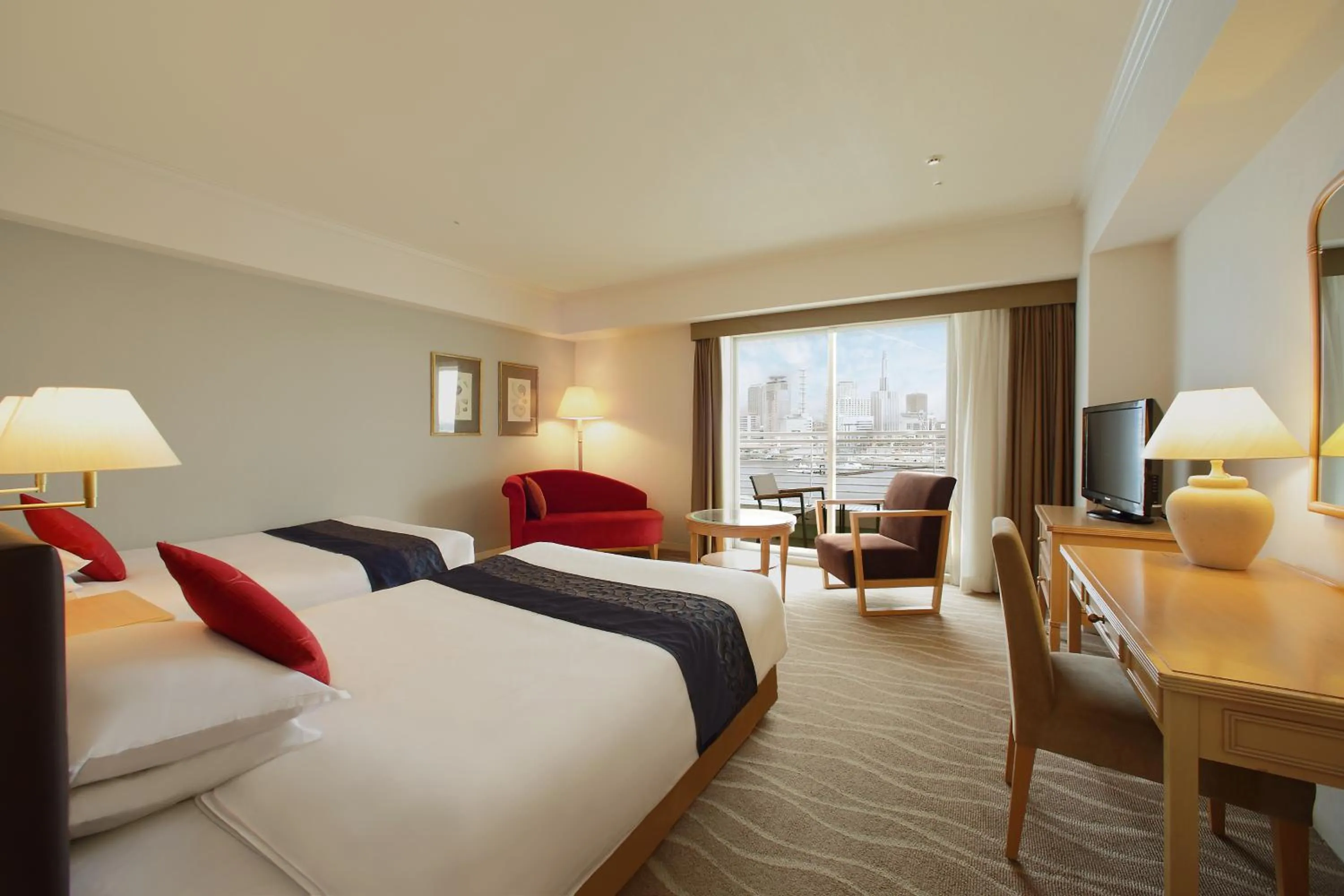 Photo of the whole room, Bed in Kobe Meriken Park Oriental Hotel