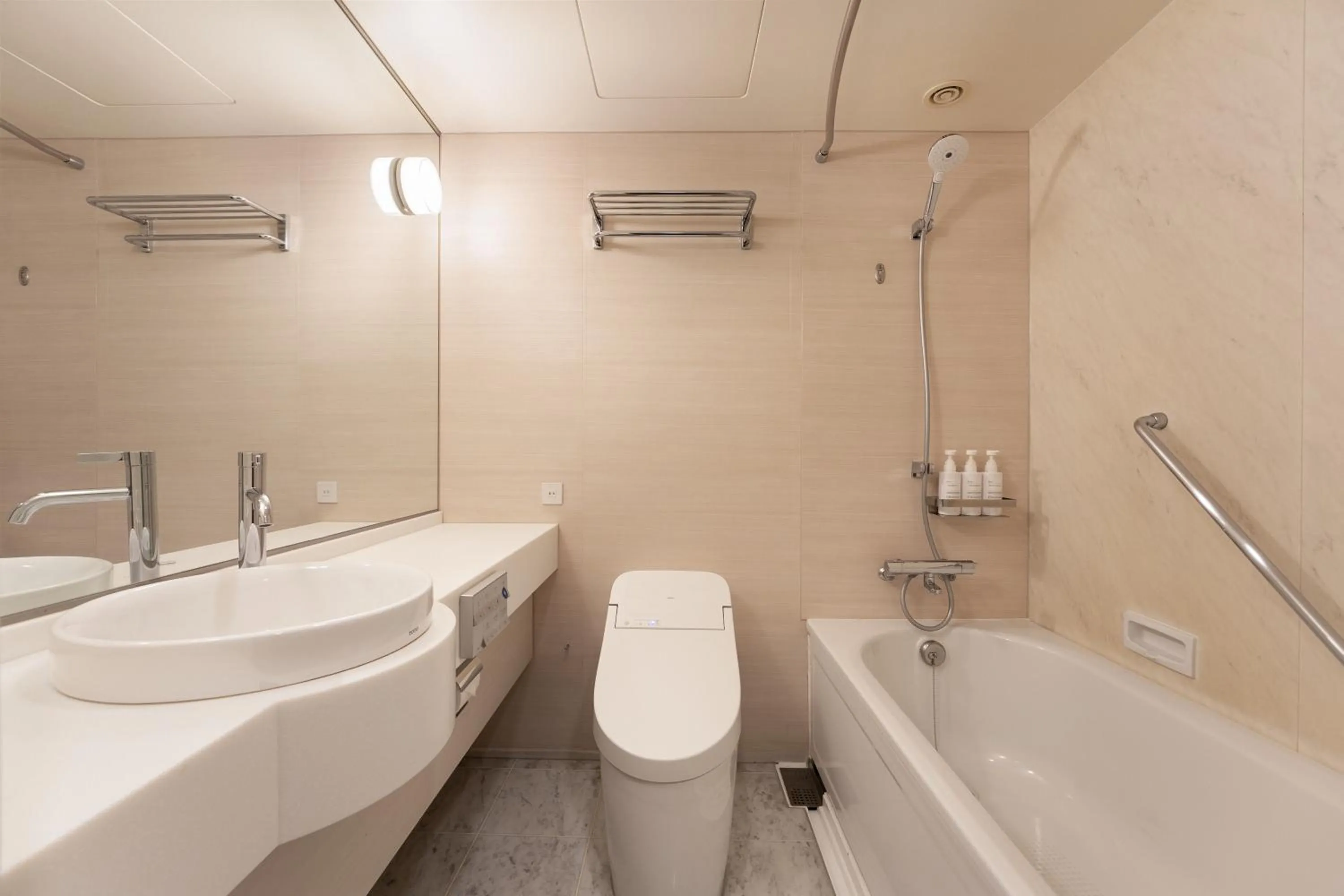 Bathroom in Kobe Meriken Park Oriental Hotel