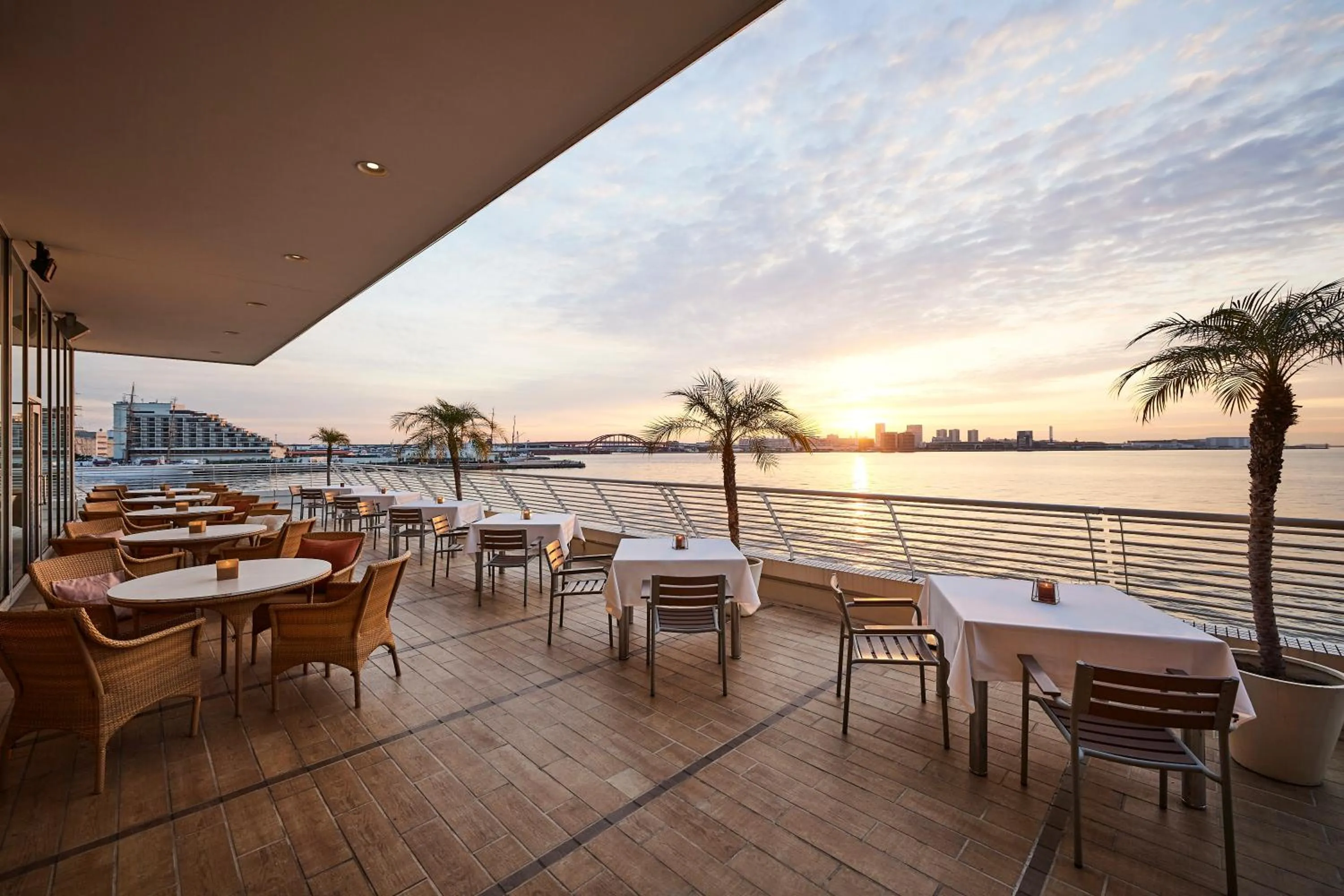 Restaurant/places to eat in Kobe Meriken Park Oriental Hotel