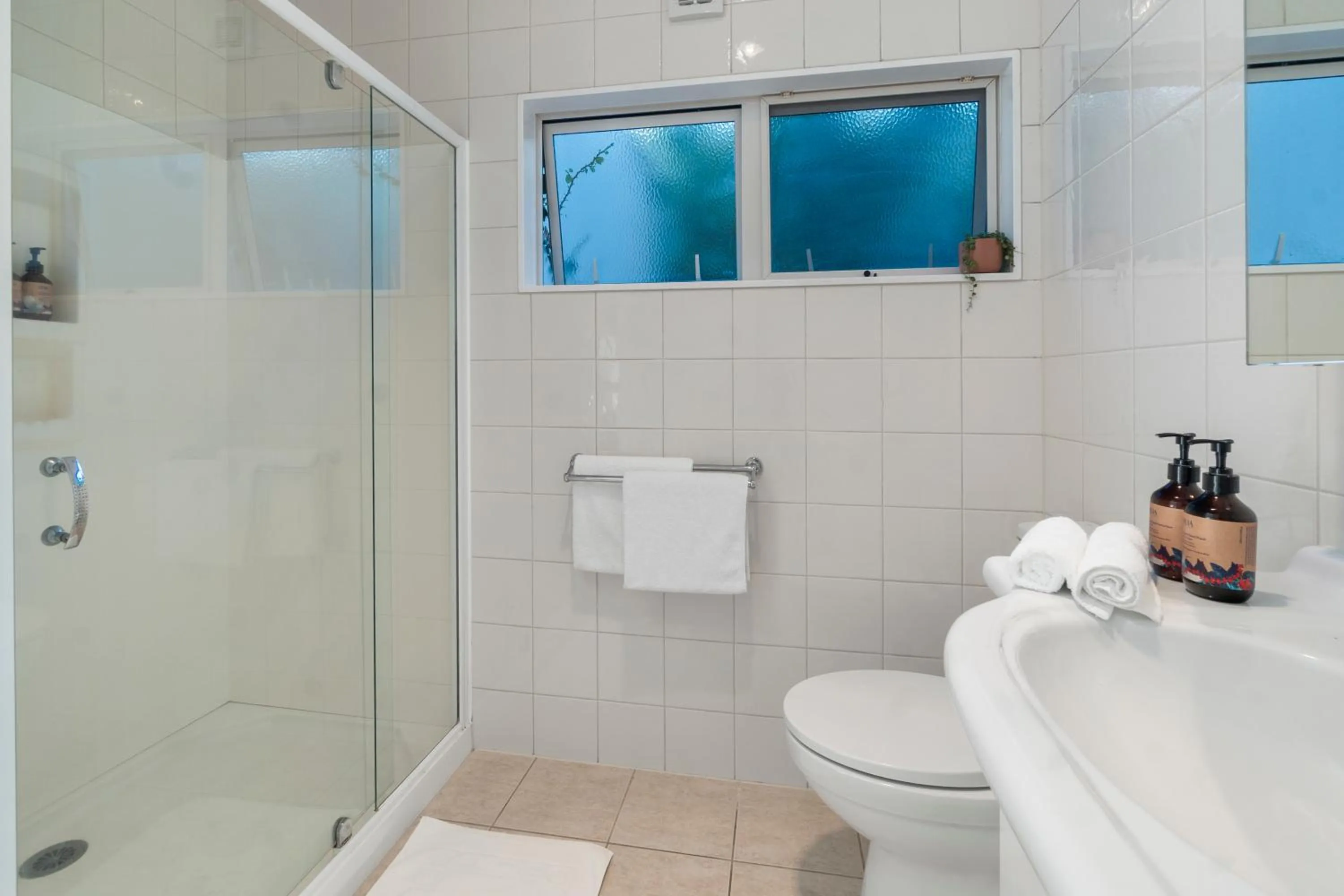 Bathroom in ASURE Admirals View Motel