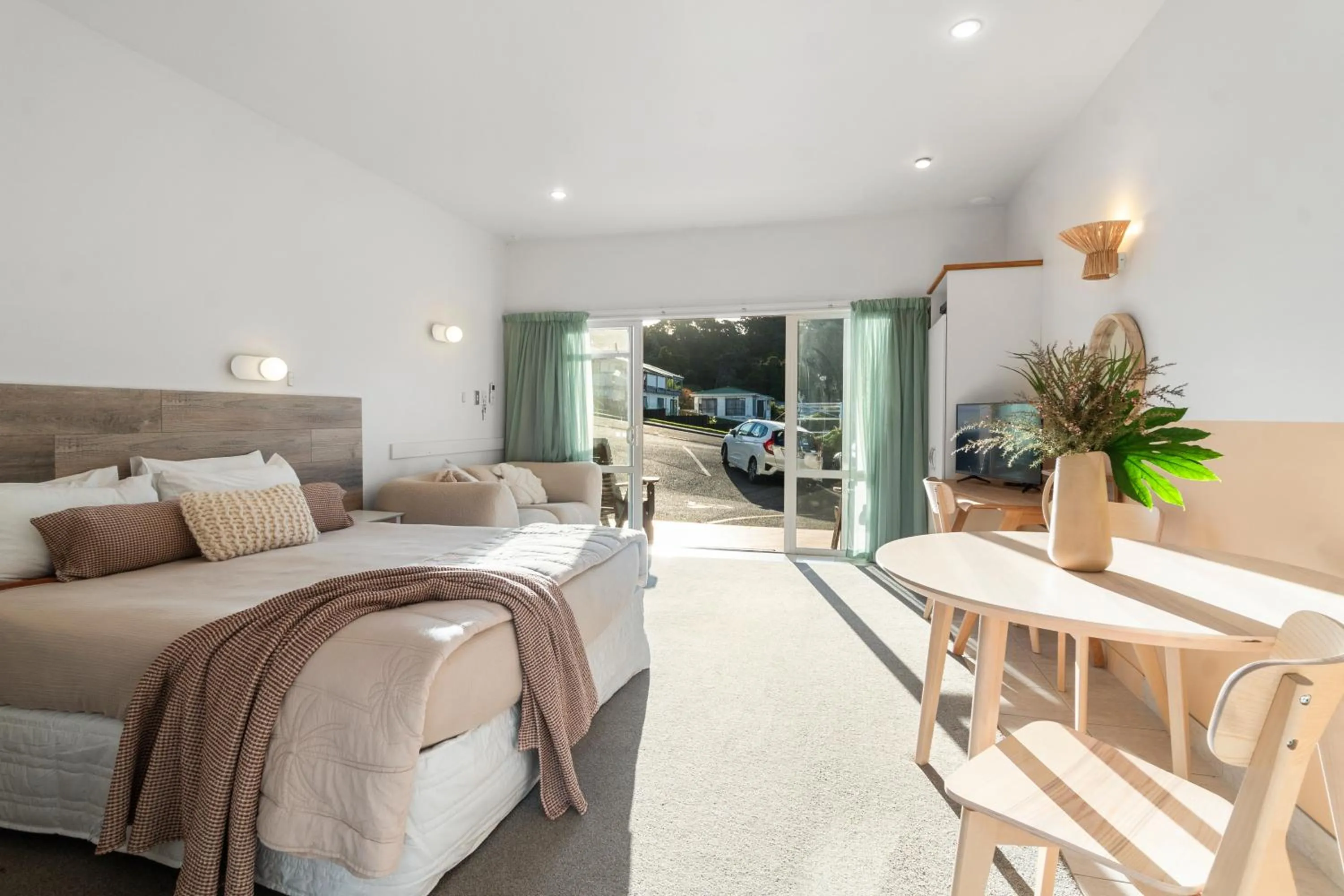 Bed in ASURE Admirals View Motel