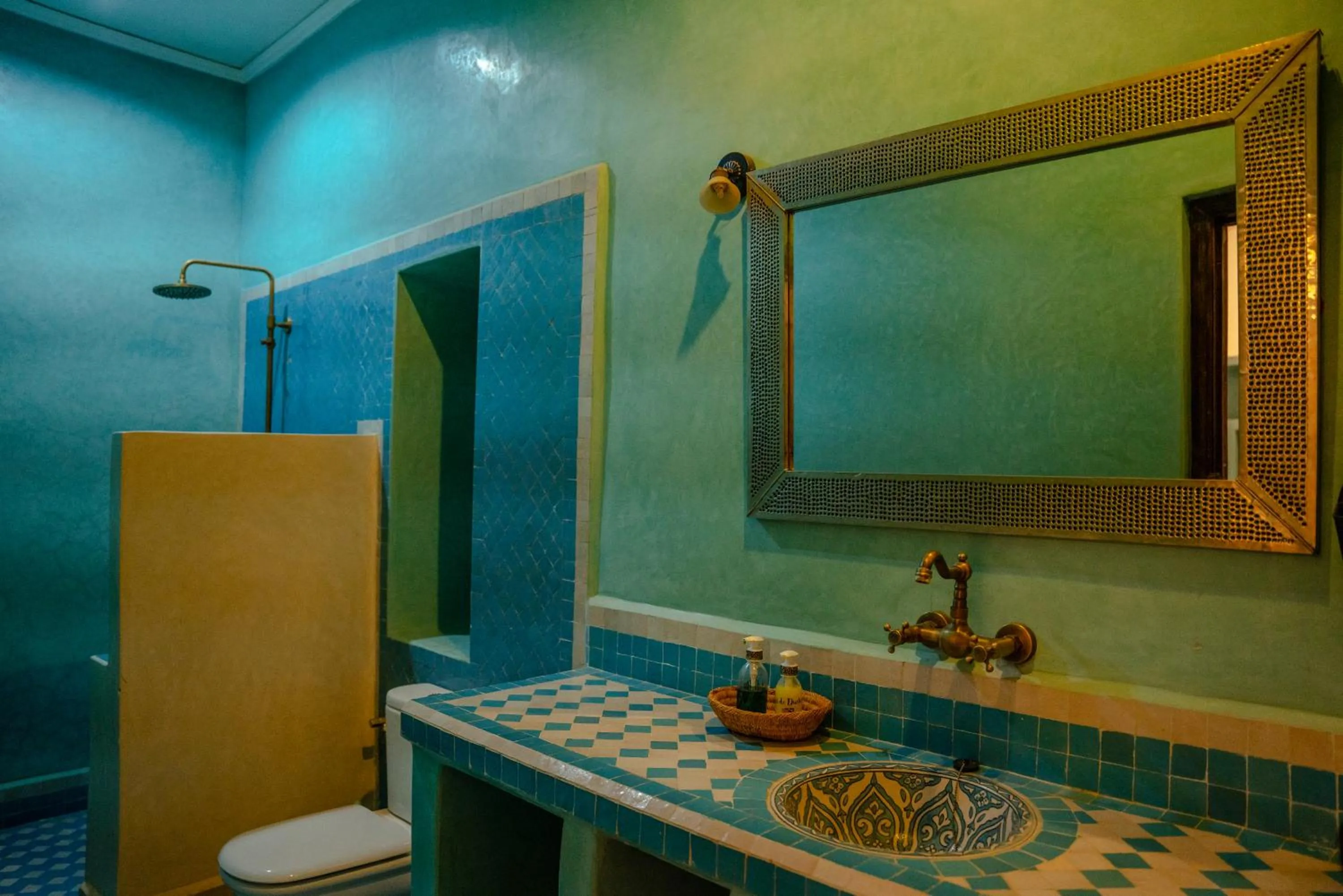 Bathroom in RiadSuerteloca Merzouga