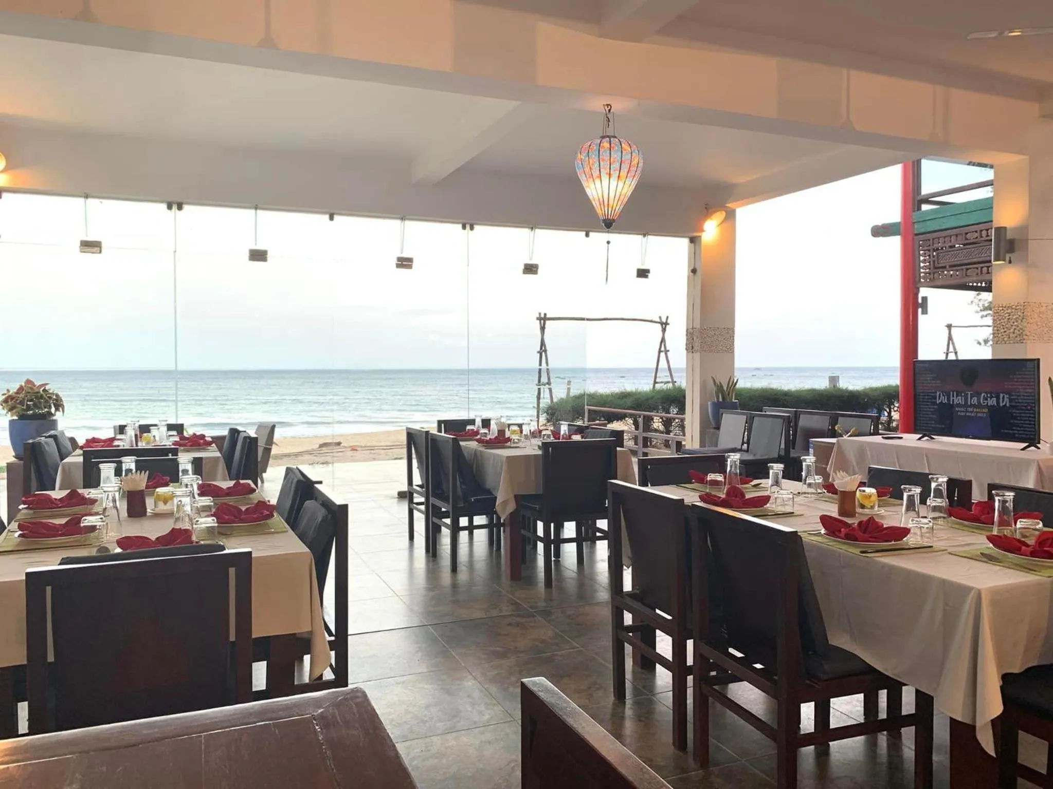 Restaurant/places to eat in Full Moon Village Resort