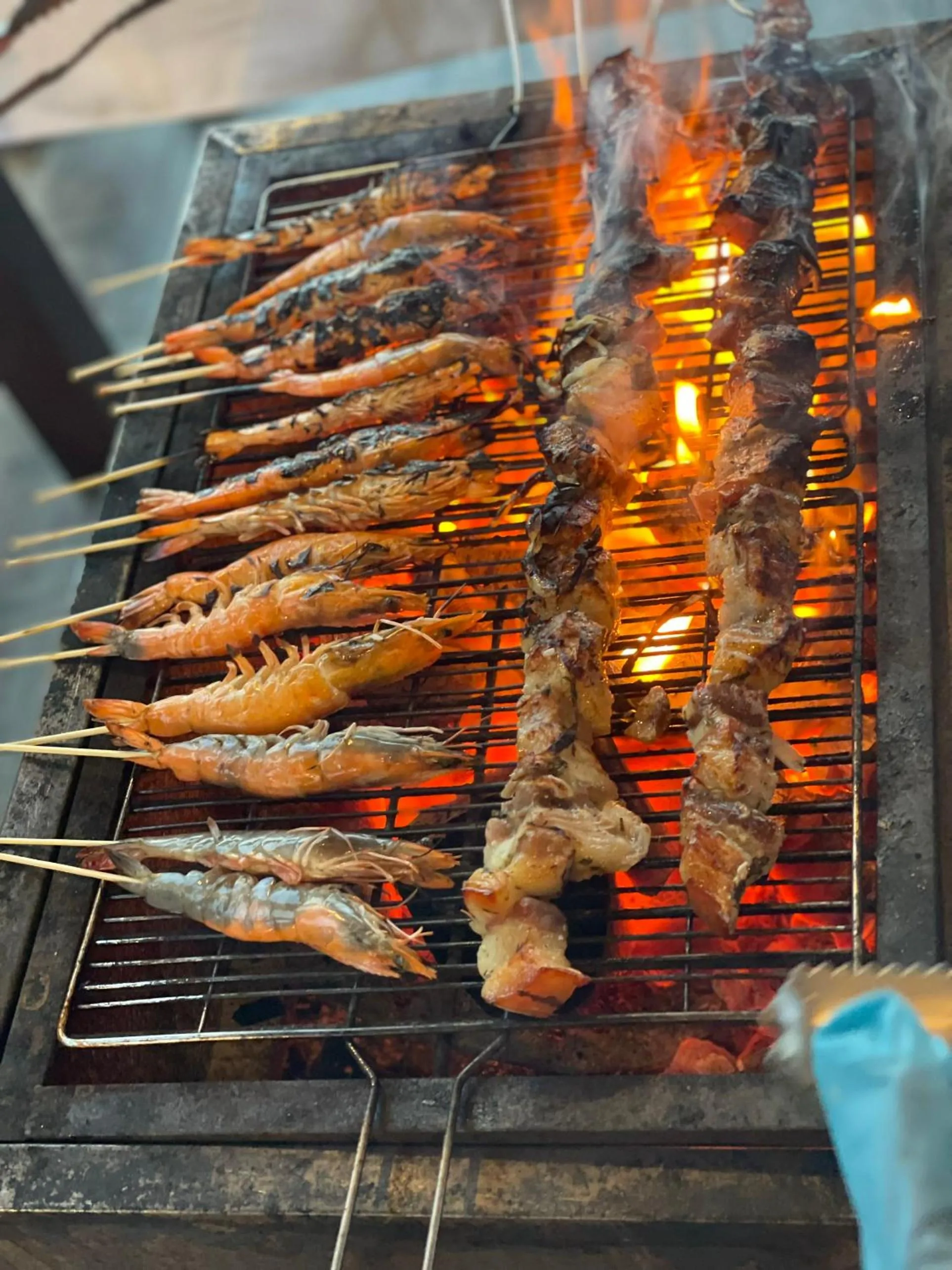 Restaurant/places to eat in Full Moon Village Resort