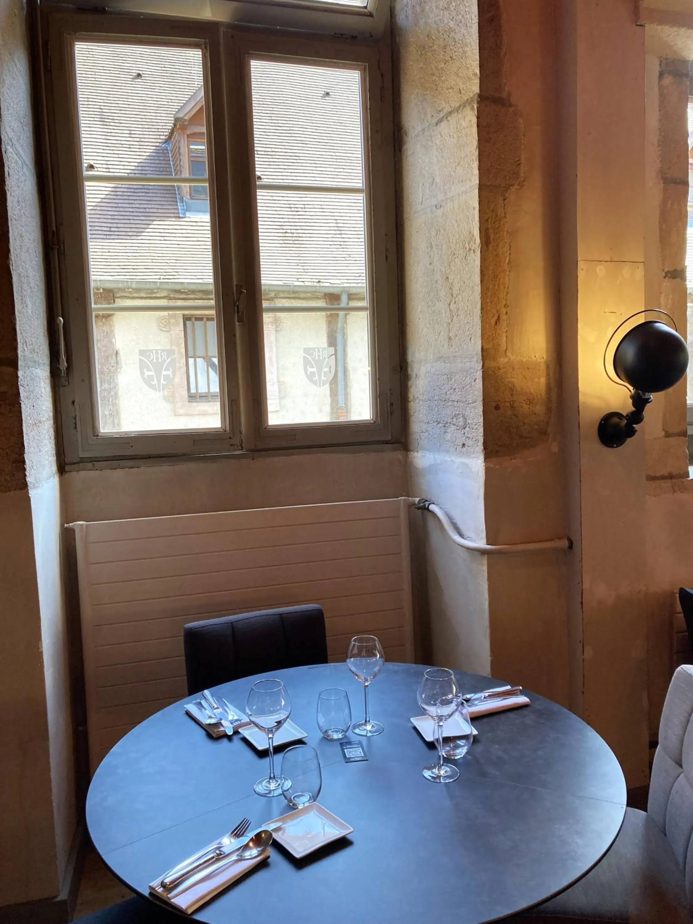 Restaurant/places to eat in Le Corbeau