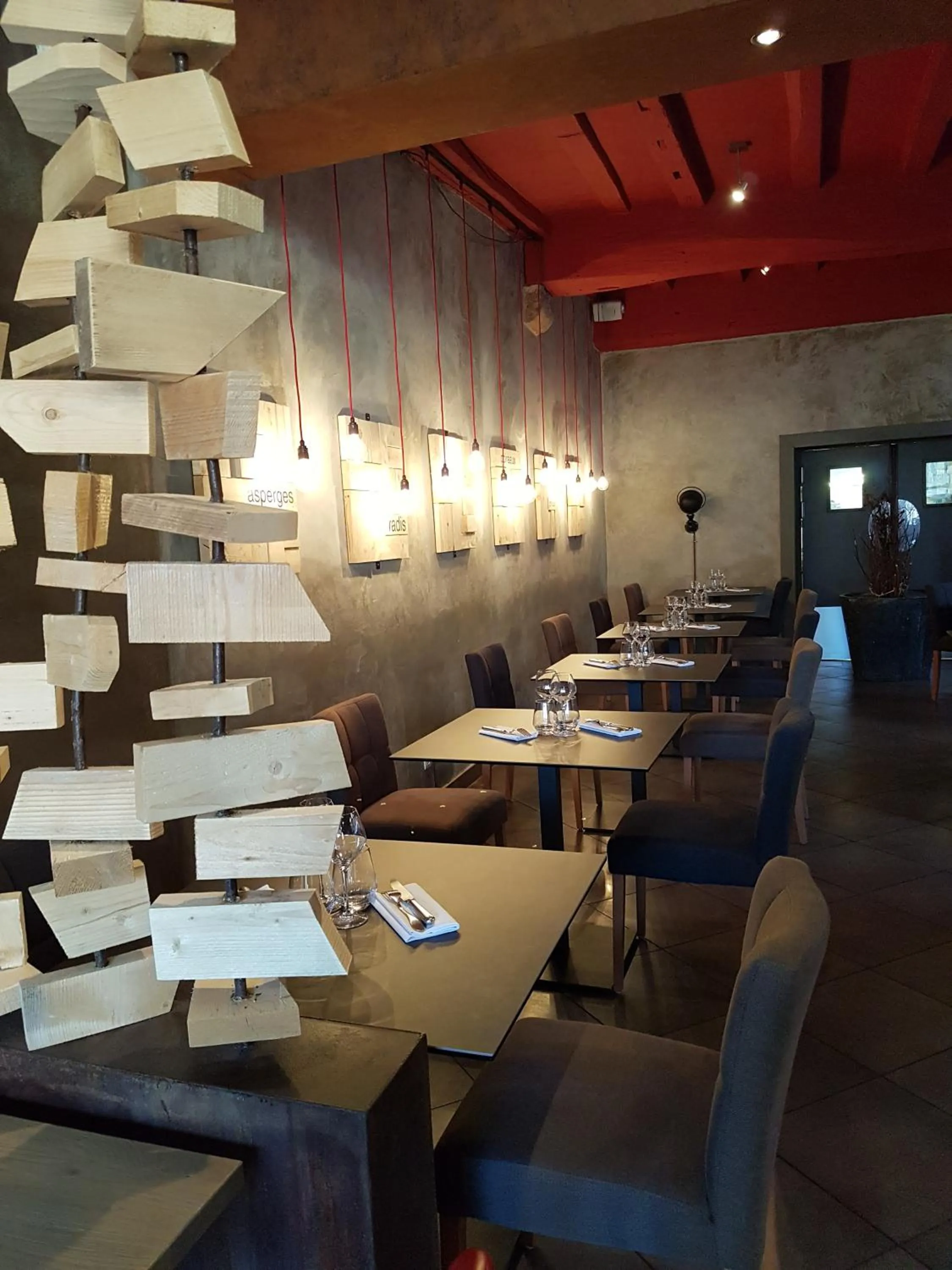 Restaurant/places to eat in Le Corbeau