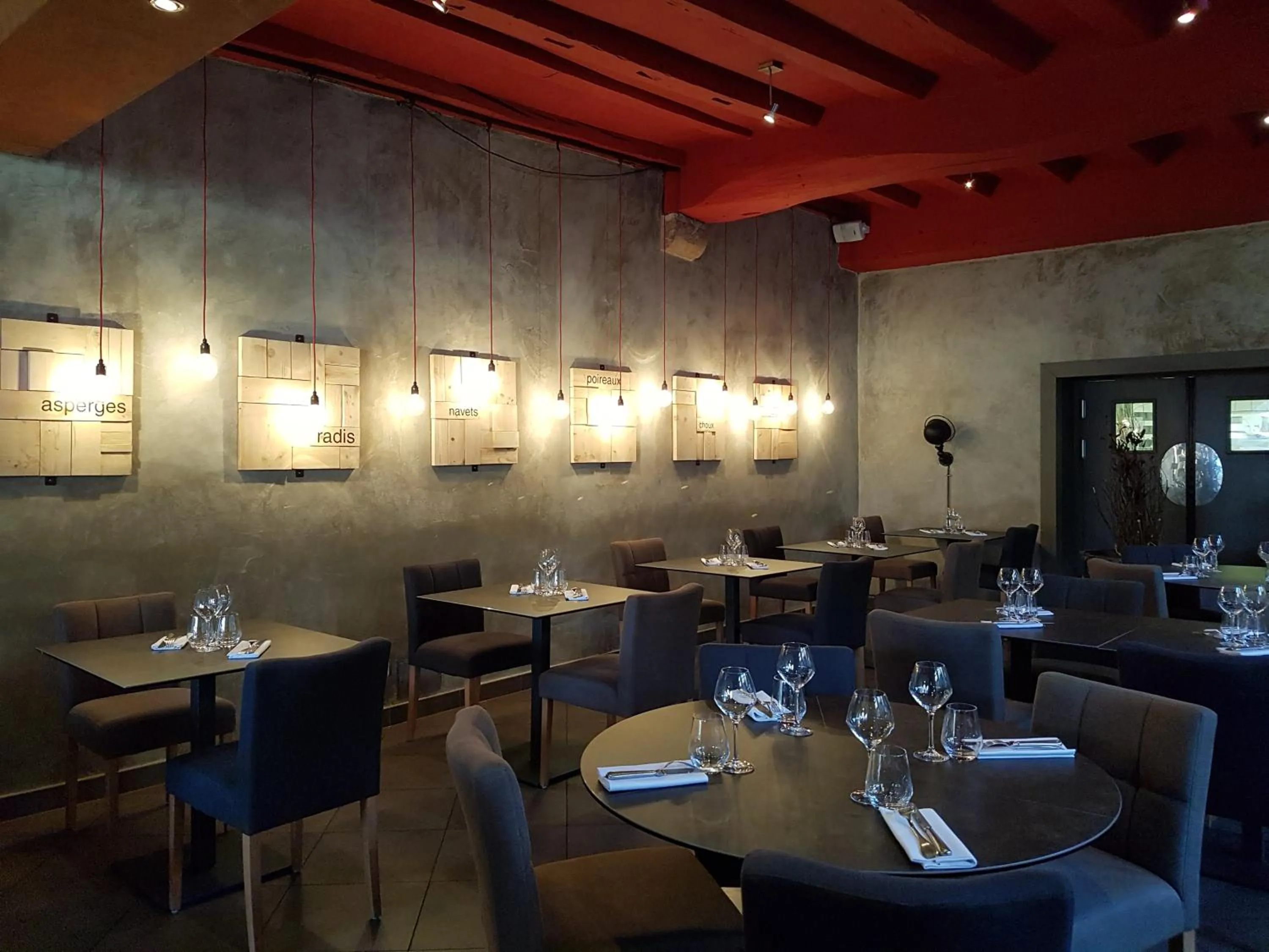 Restaurant/places to eat in Le Corbeau
