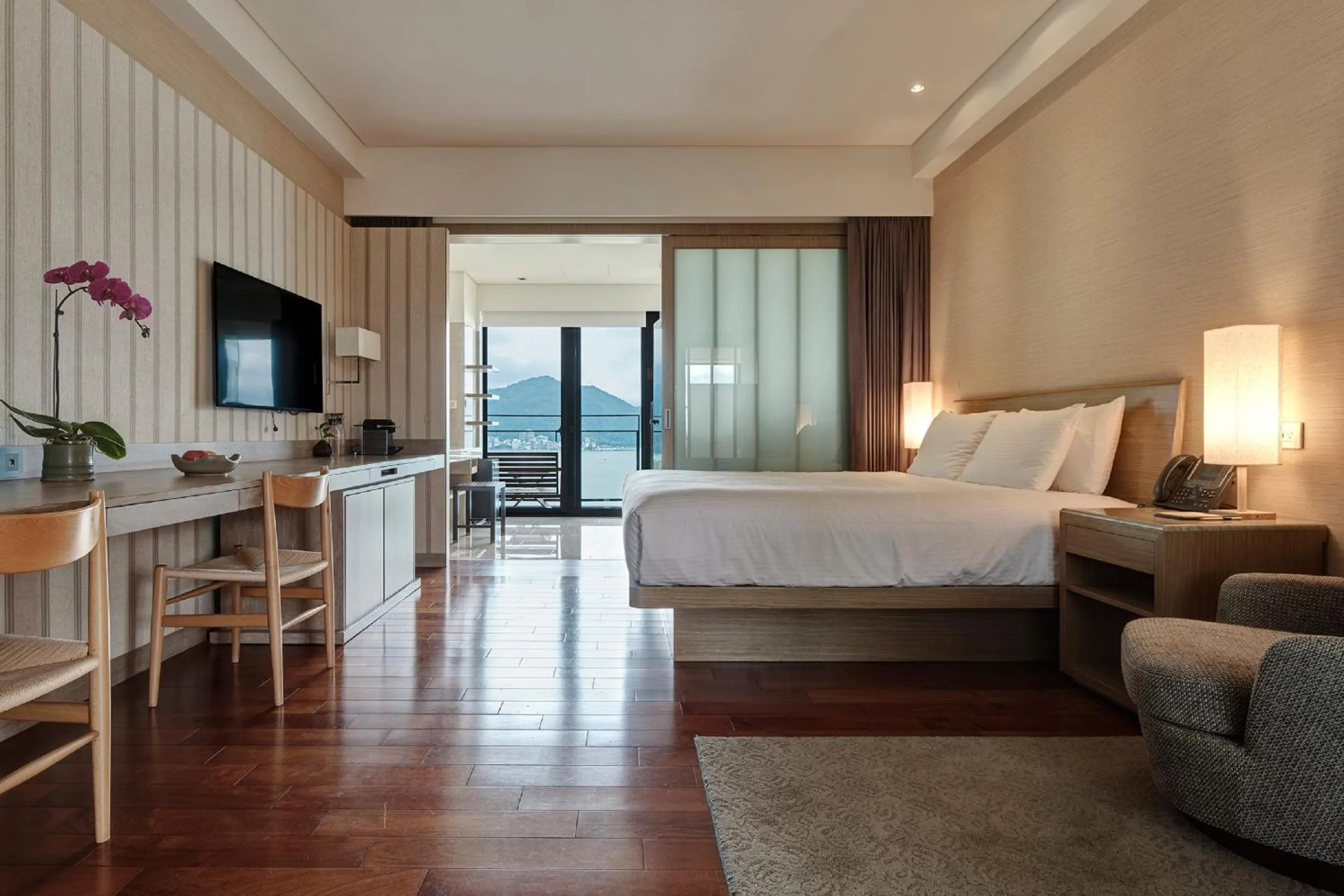 On site, Bed in Fleur de Chine Hotel