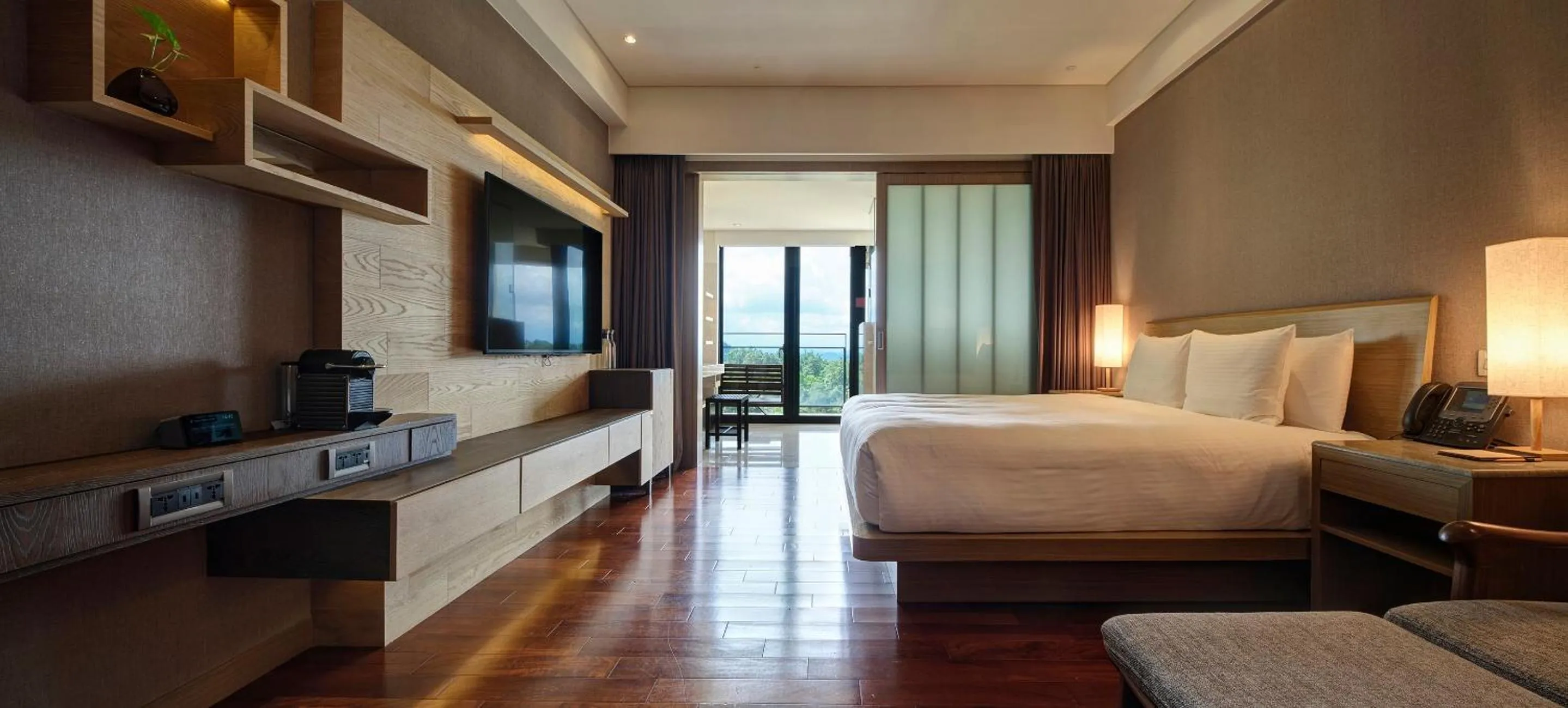 On site, Bed in Fleur de Chine Hotel