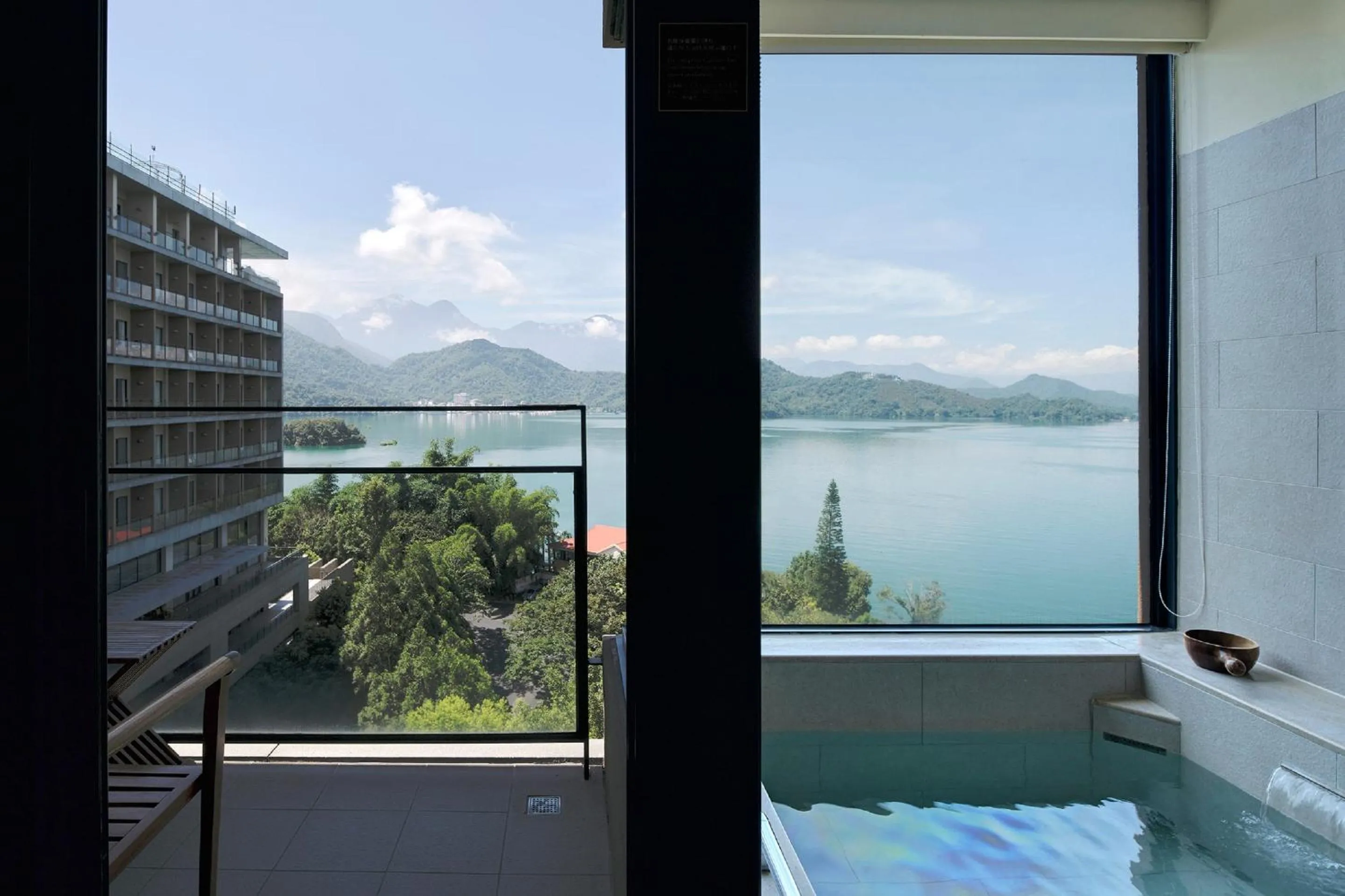 Bathroom in Fleur de Chine Hotel