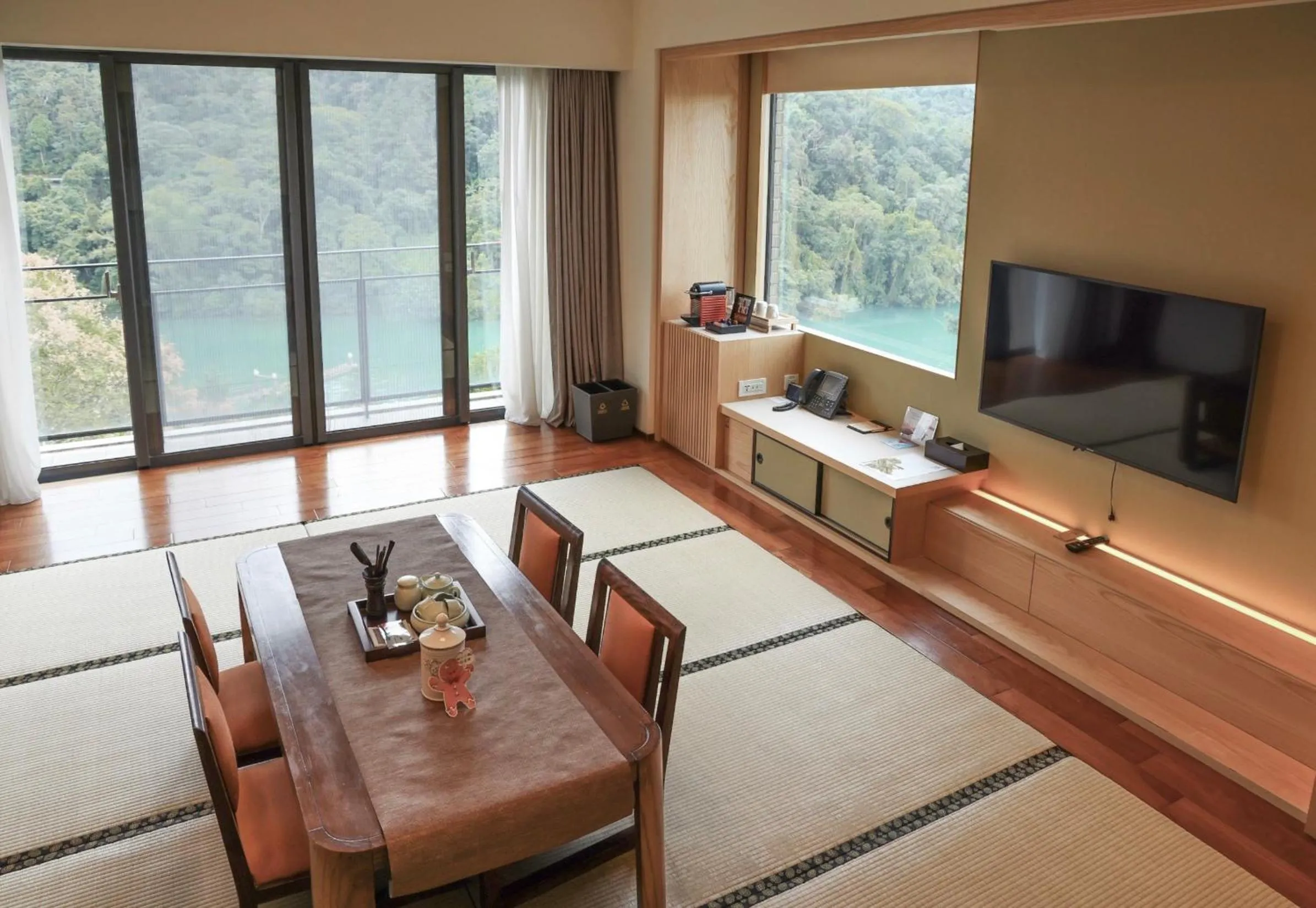 Bedroom in Fleur de Chine Hotel