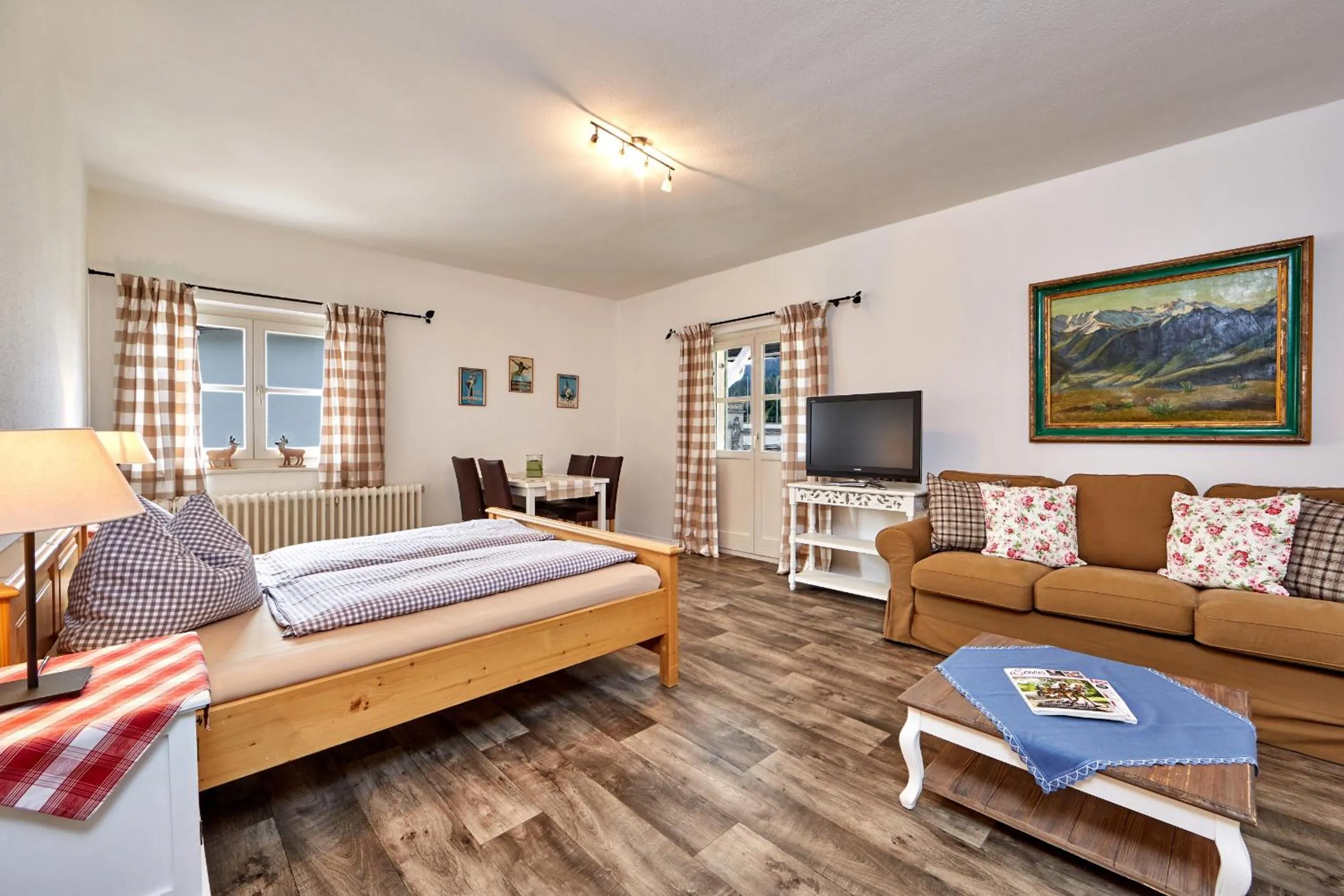 Photo of the whole room in Olympiahaus