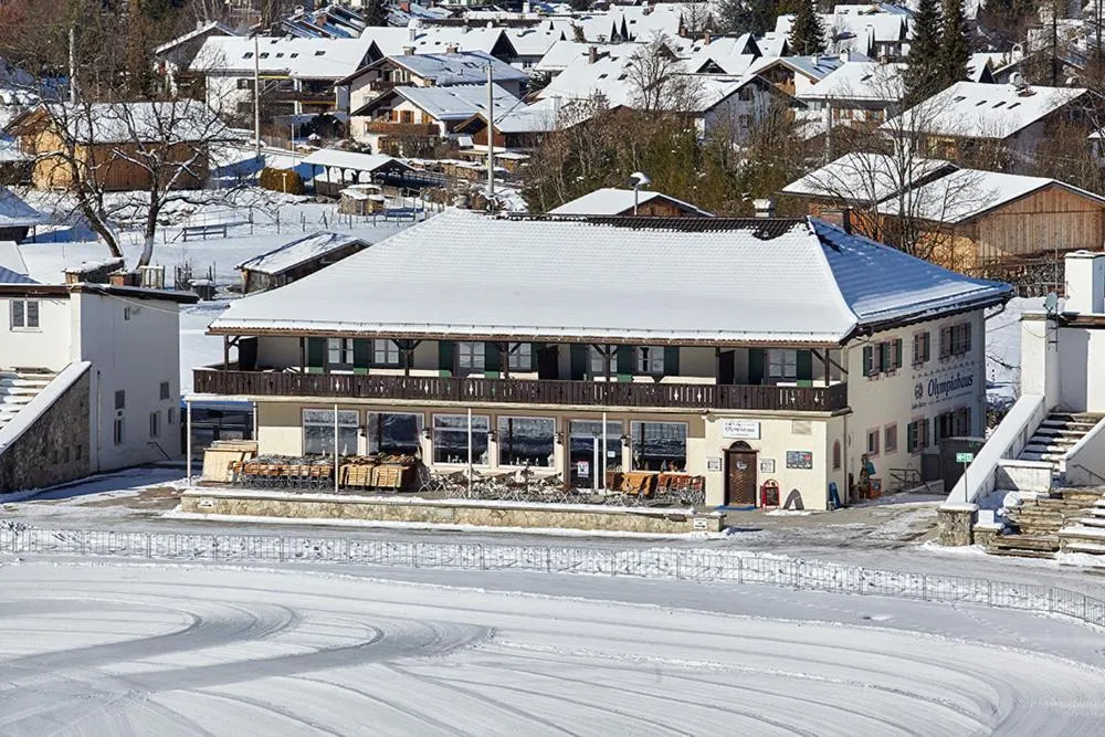Facade/entrance in Olympiahaus