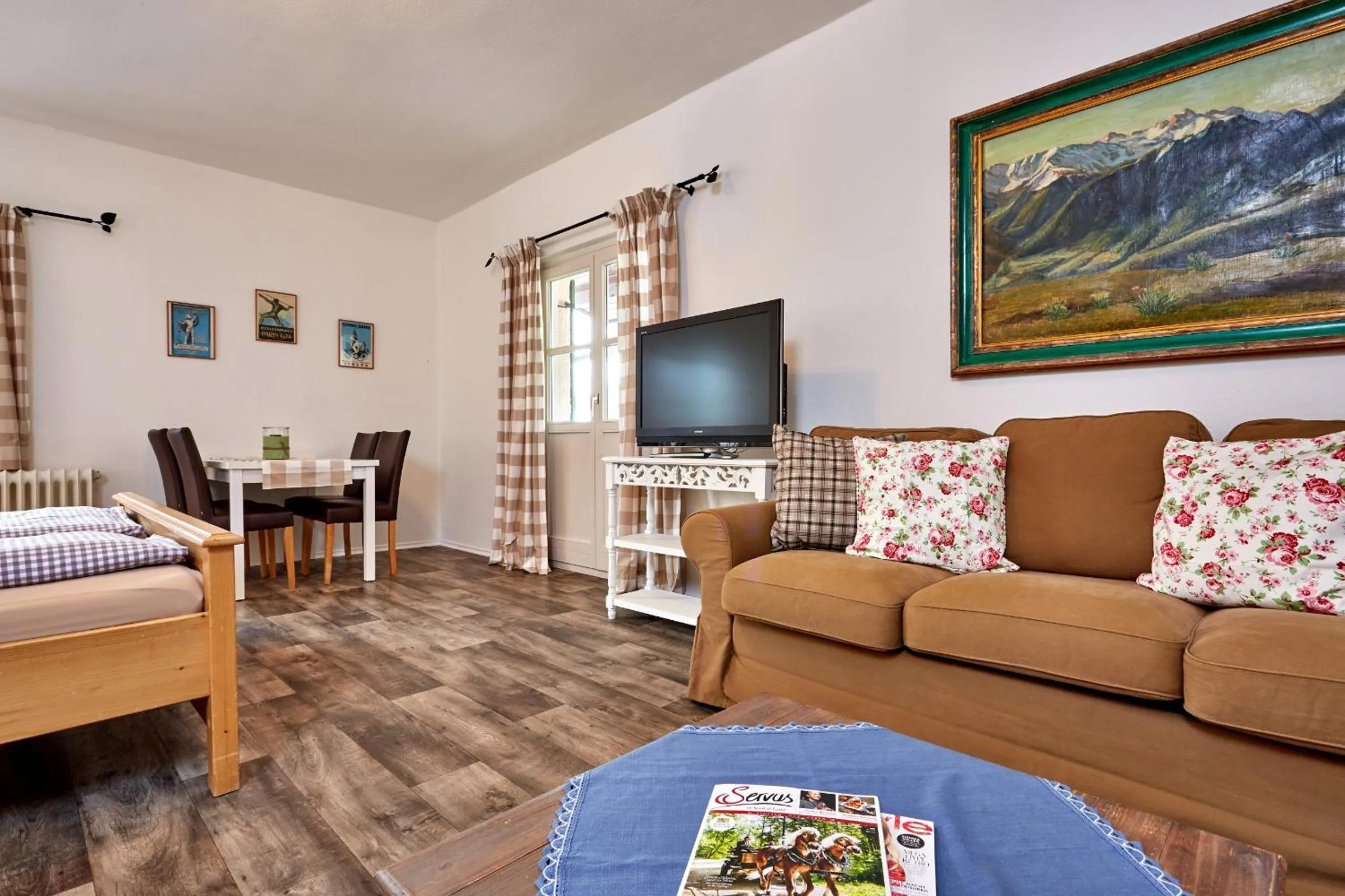 Photo of the whole room in Olympiahaus