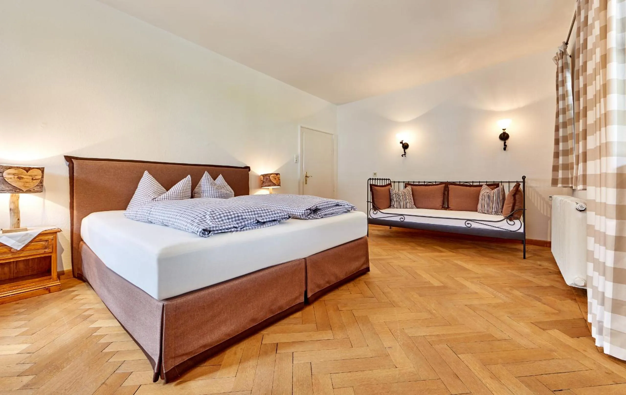 Photo of the whole room, Bed in Olympiahaus