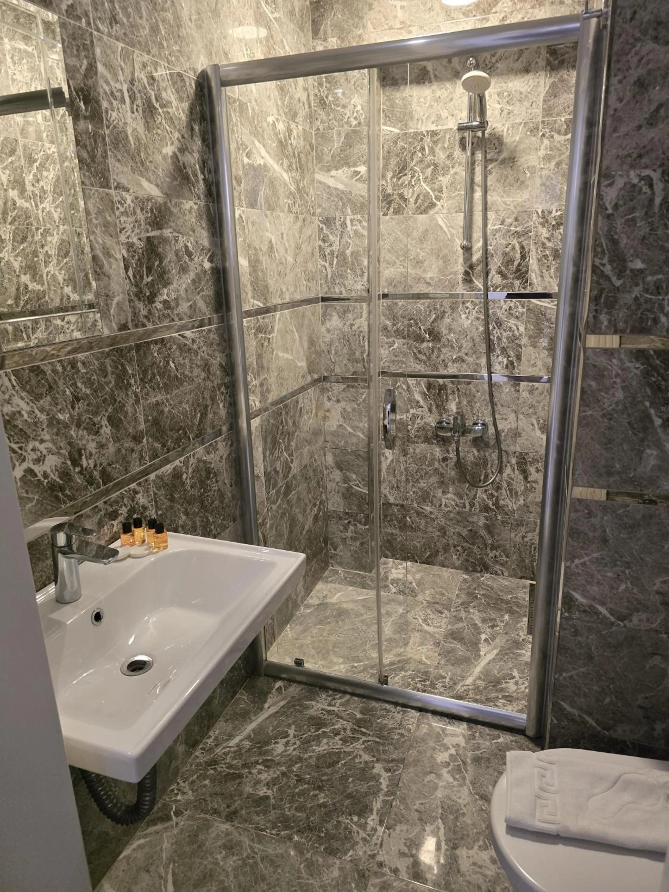 Shower in The Empress Theodora Hotel ll