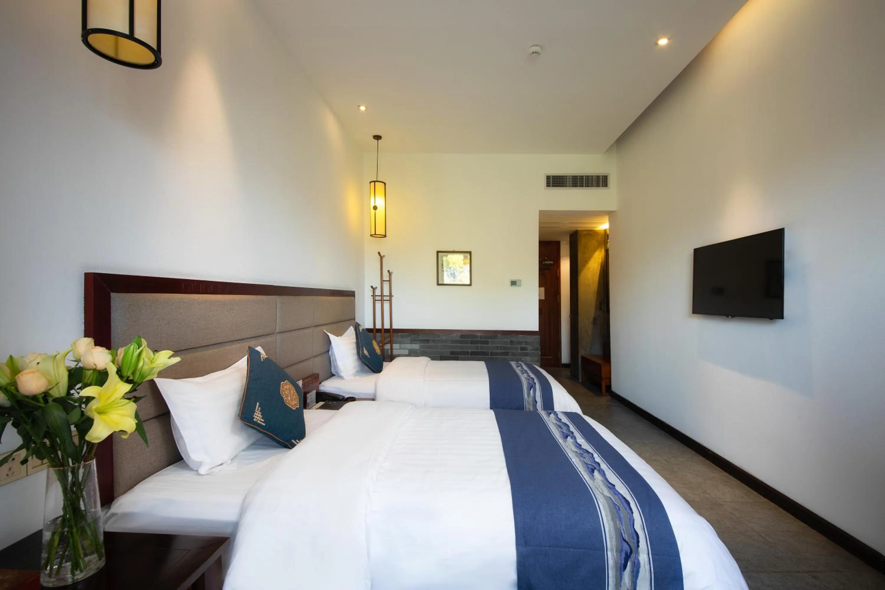 Photo of the whole room, Bed in Aroma Tea House