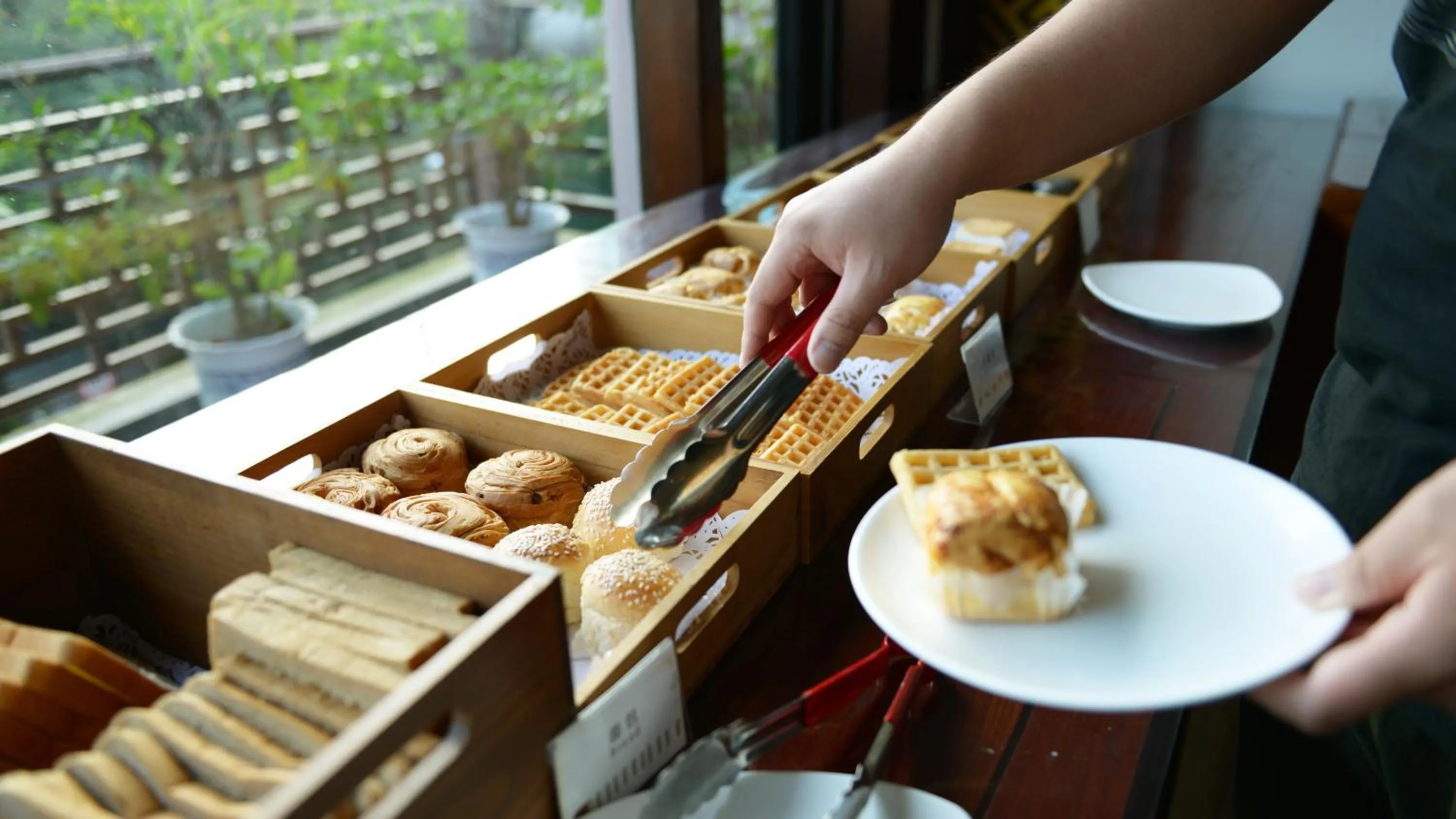 Buffet breakfast in Aroma Tea House