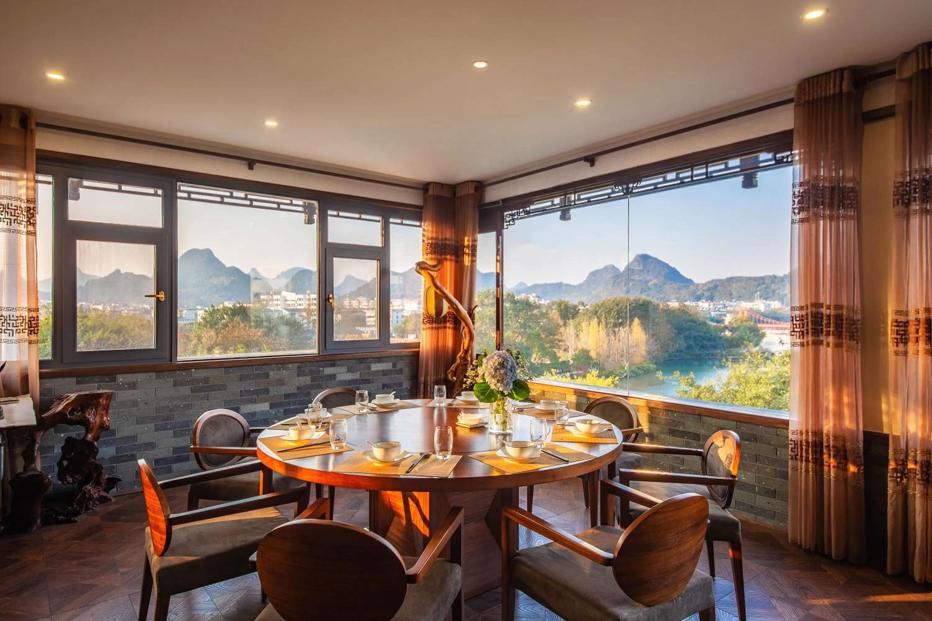 Restaurant/places to eat in Aroma Tea House