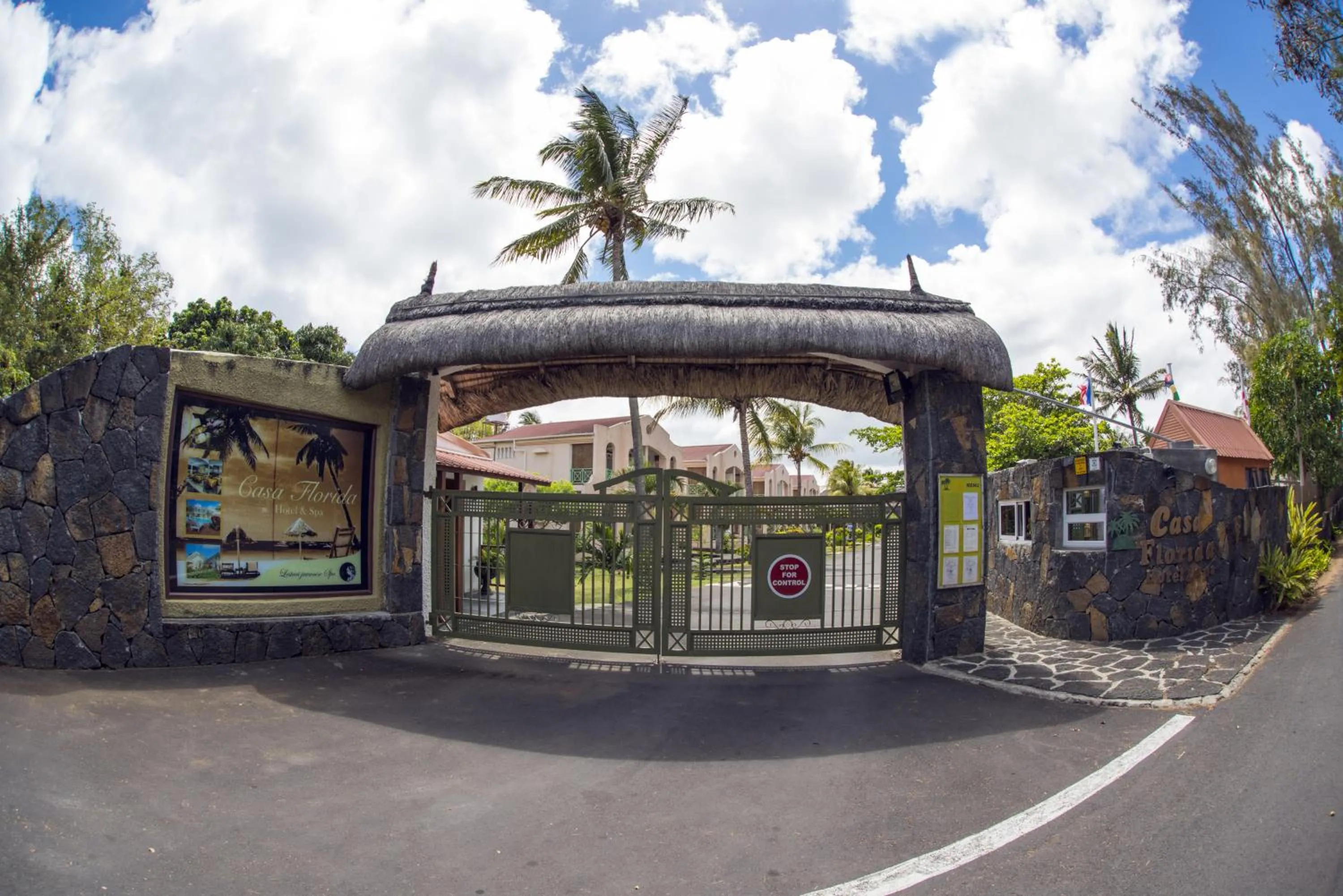 Facade/entrance in Casa Florida Hotel & Spa