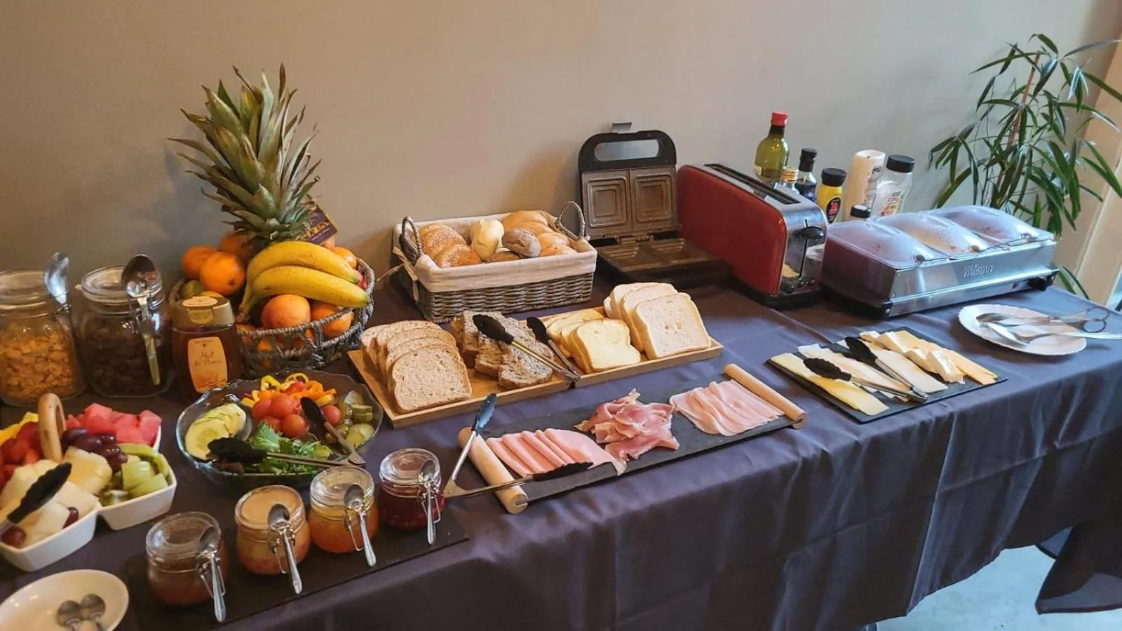 Breakfast in The Bridge