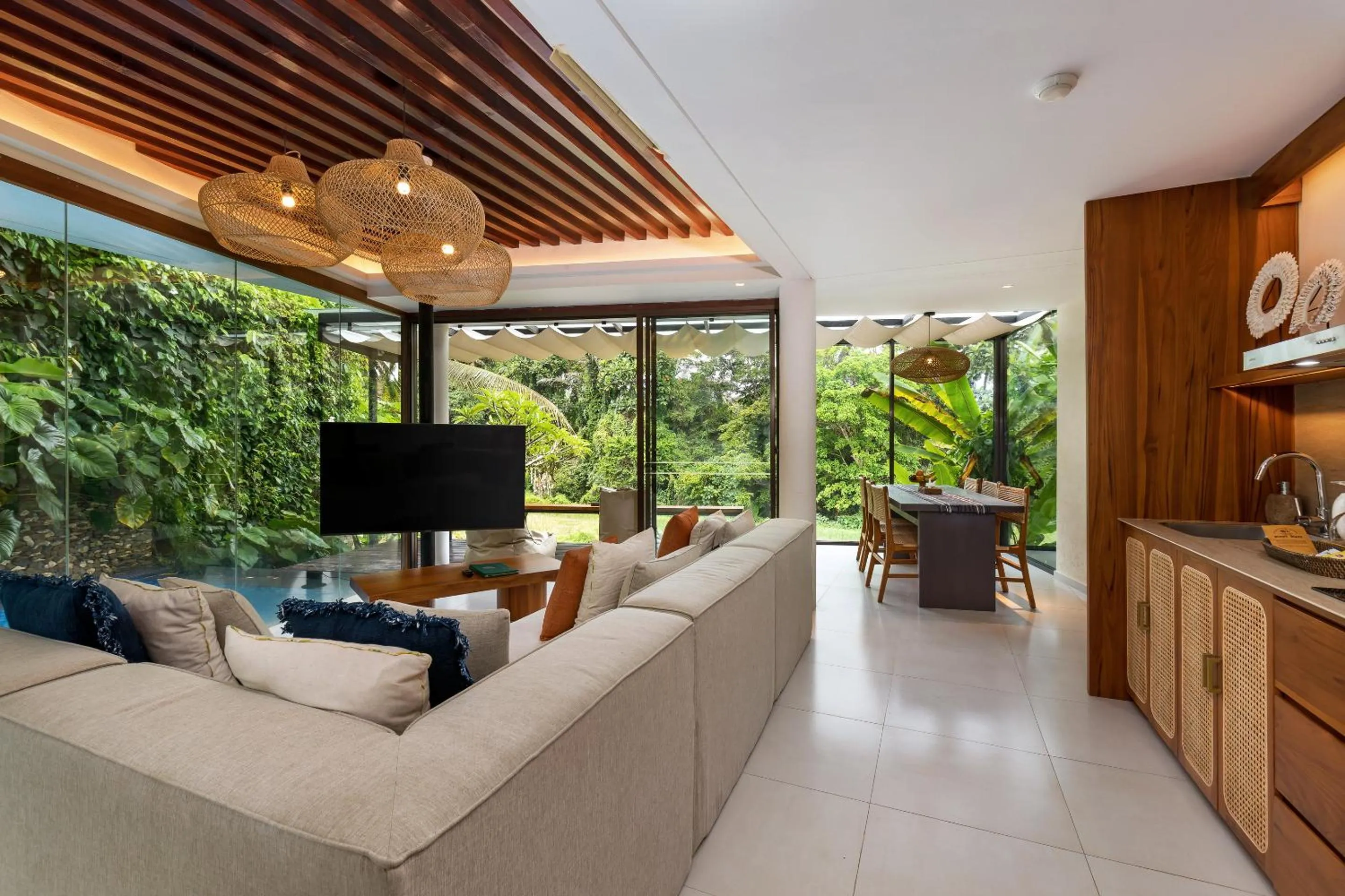 TV and multimedia in Ubud Green Resort Villas Powered by Archipelago