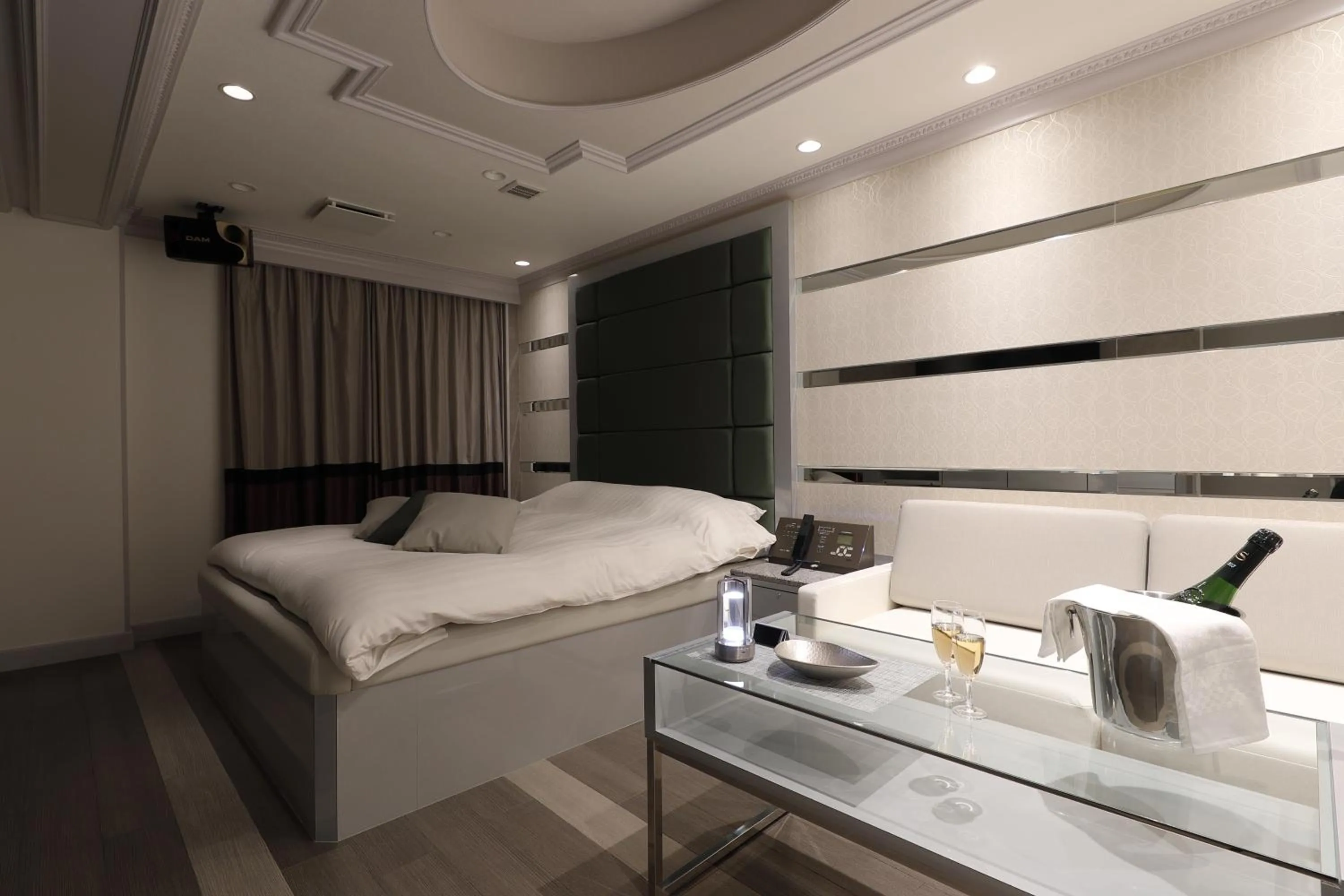 Photo of the whole room, Bed in Hotel Valentine Chiryu