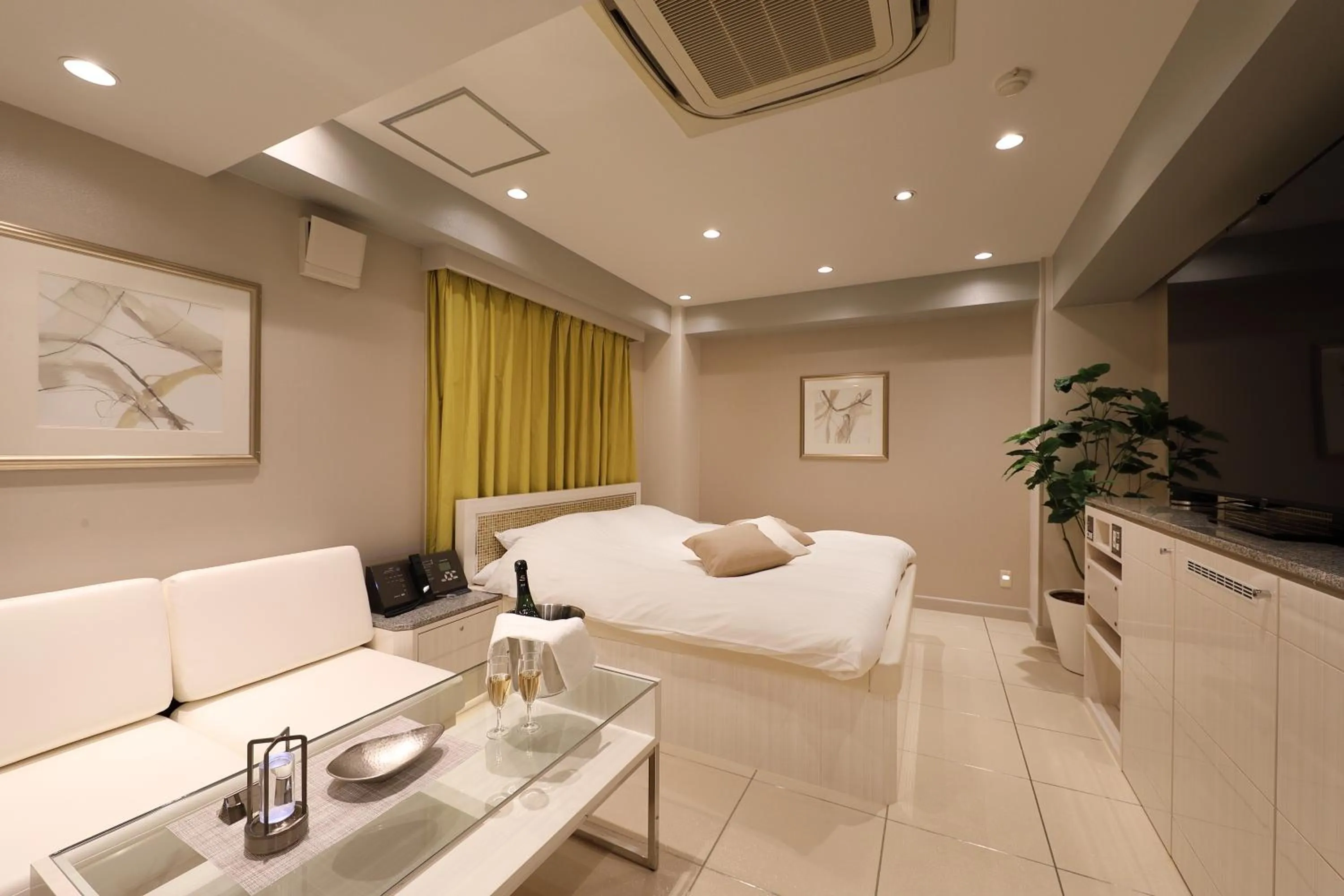 Photo of the whole room, Bed in Hotel Valentine Chiryu