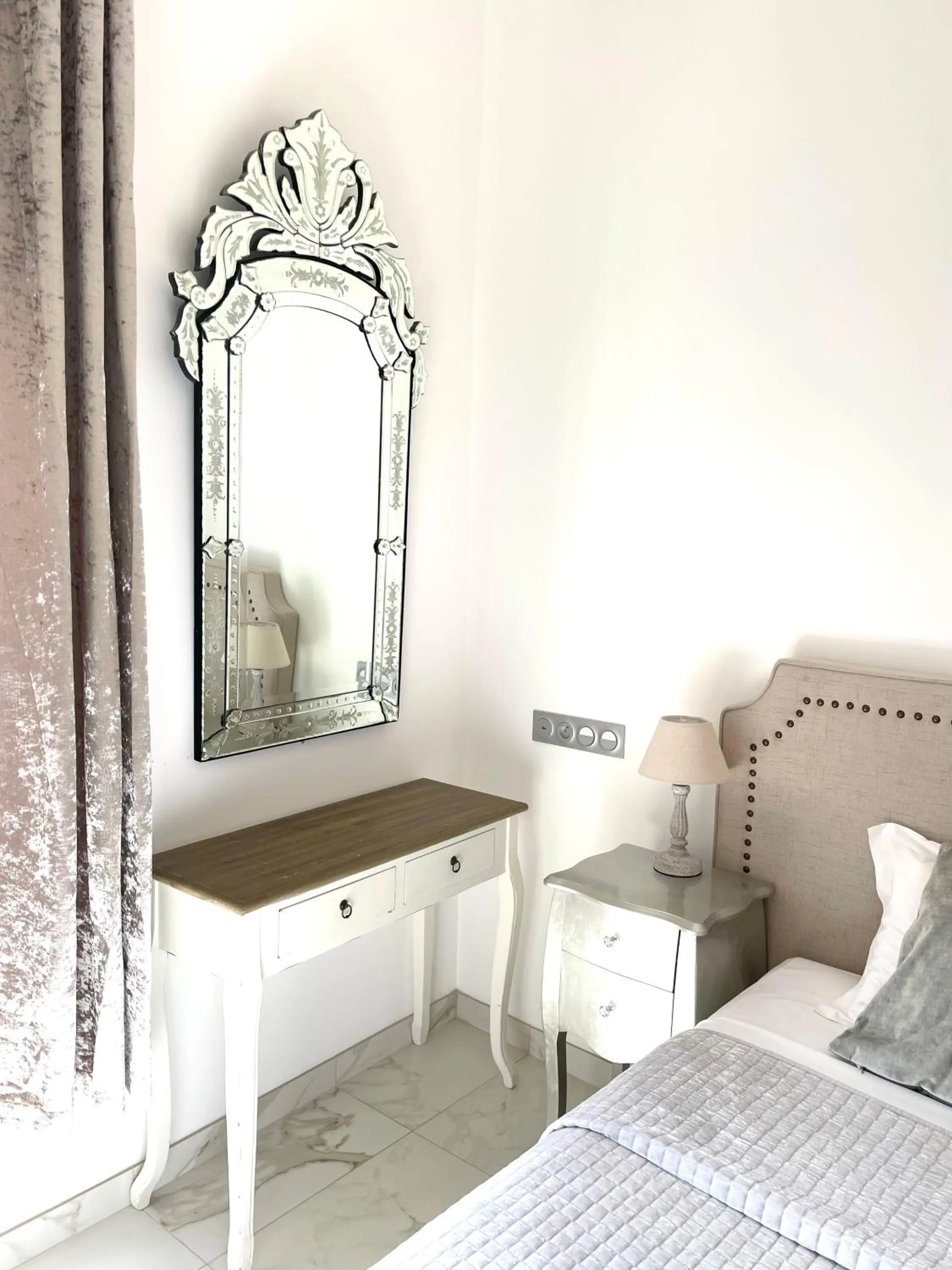 Bed in Hotel Normandy