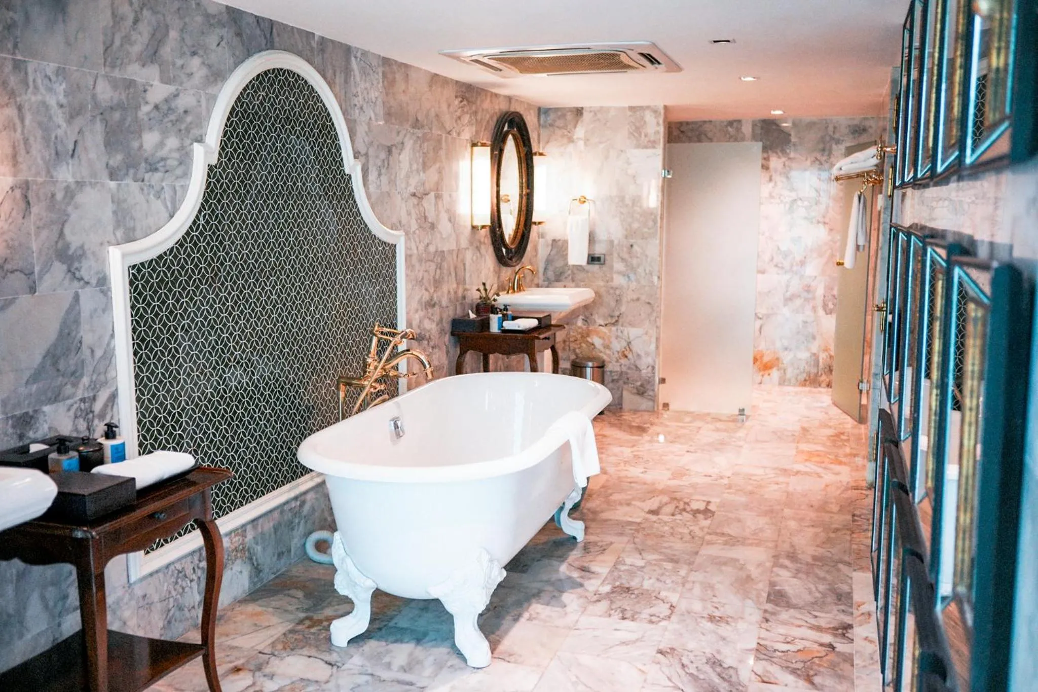 Shower in Chantra Khiri Chalet Chiang Mai