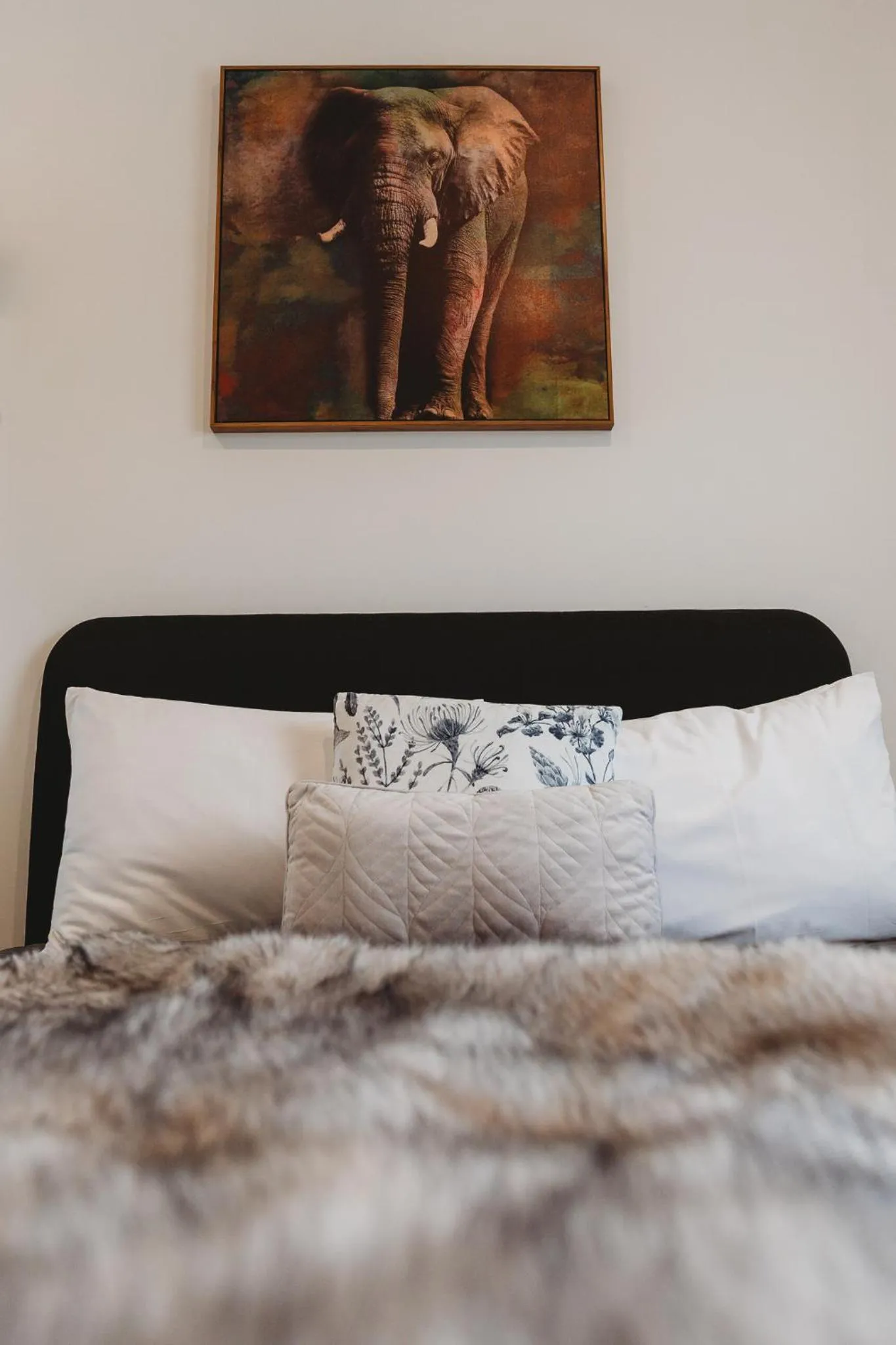 Bed in Talisman Hotel & Restaurant