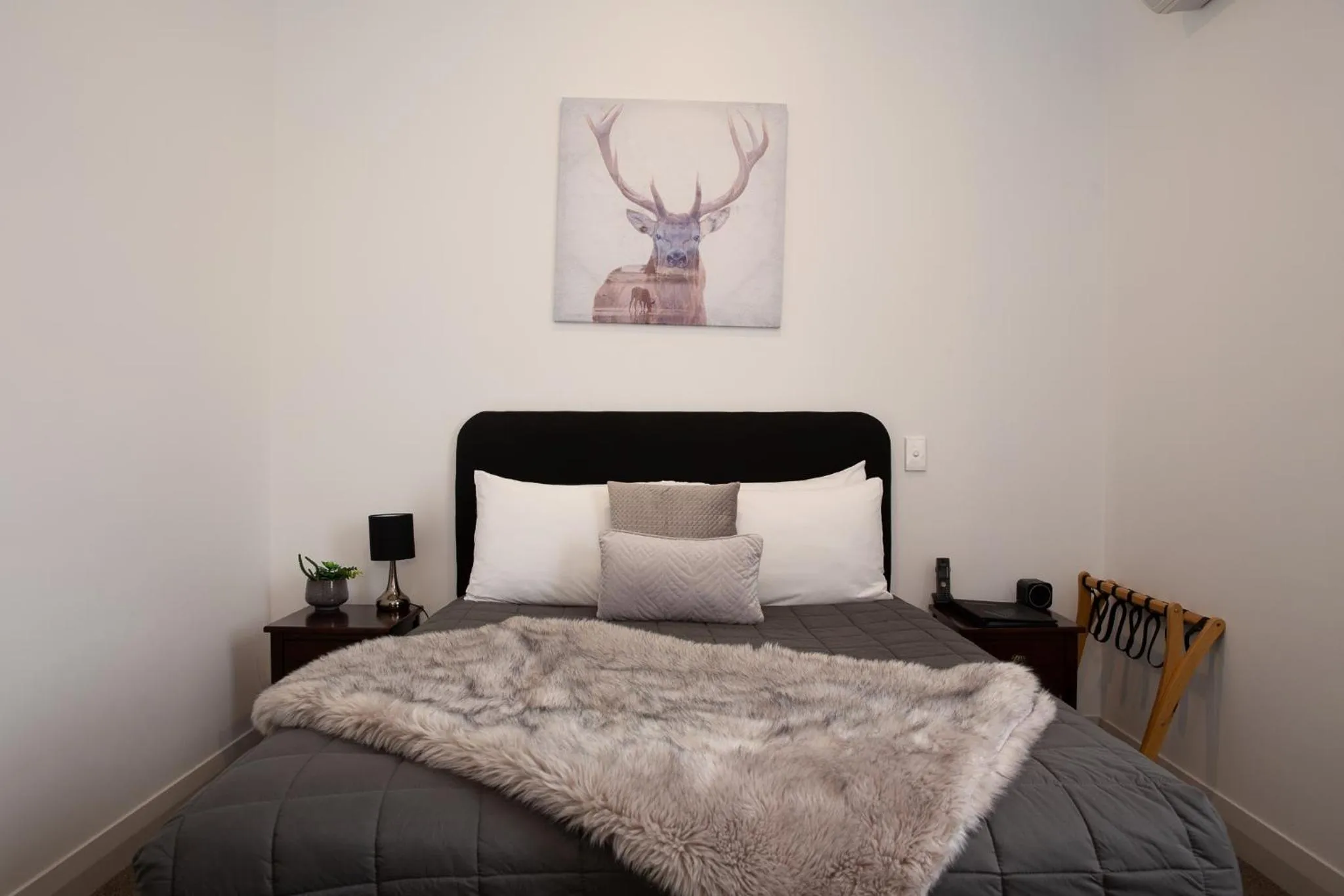 Bed in Talisman Hotel & Restaurant